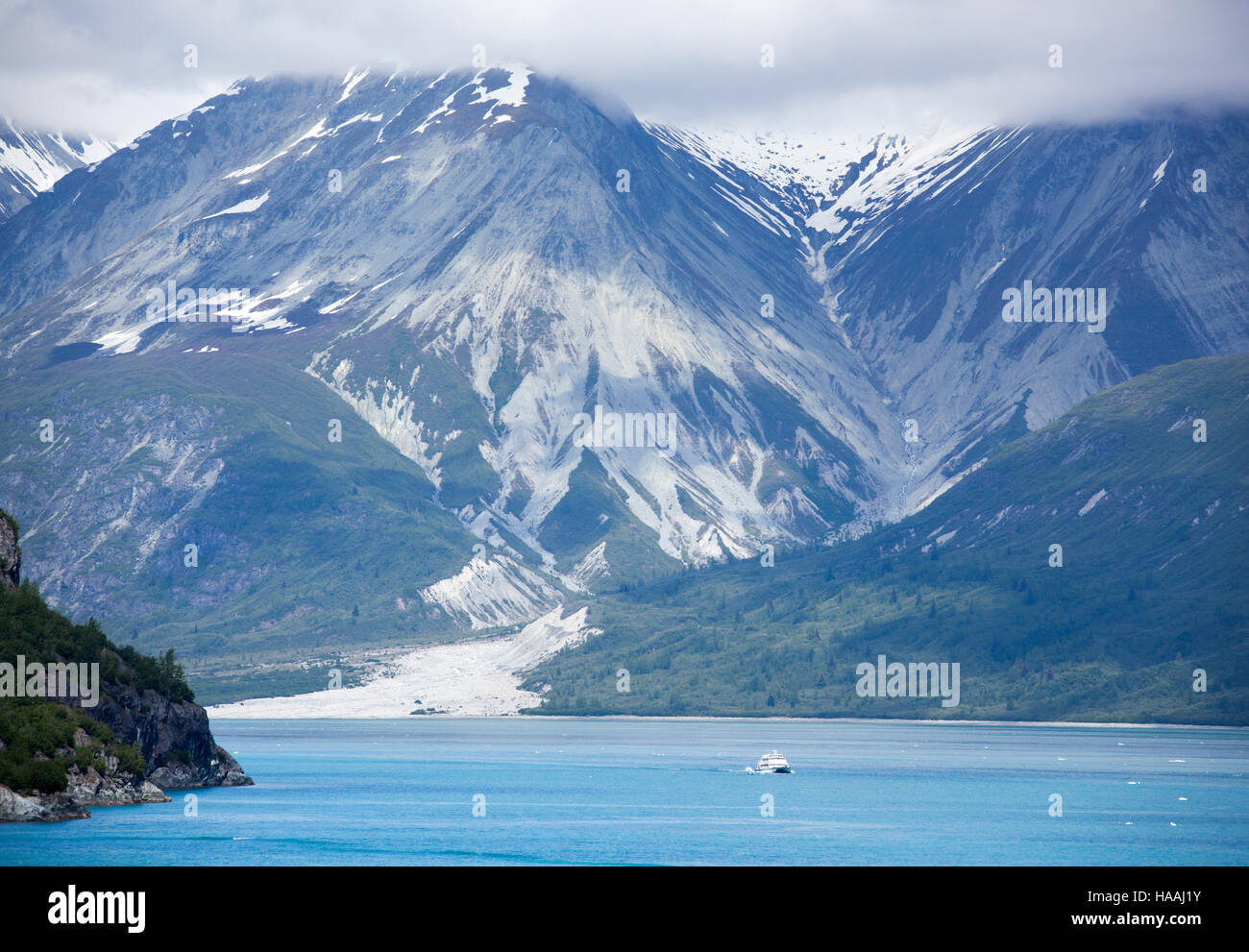 Das Boot im Glacier Bay National Park (Alaska) vorbei. Stockfoto