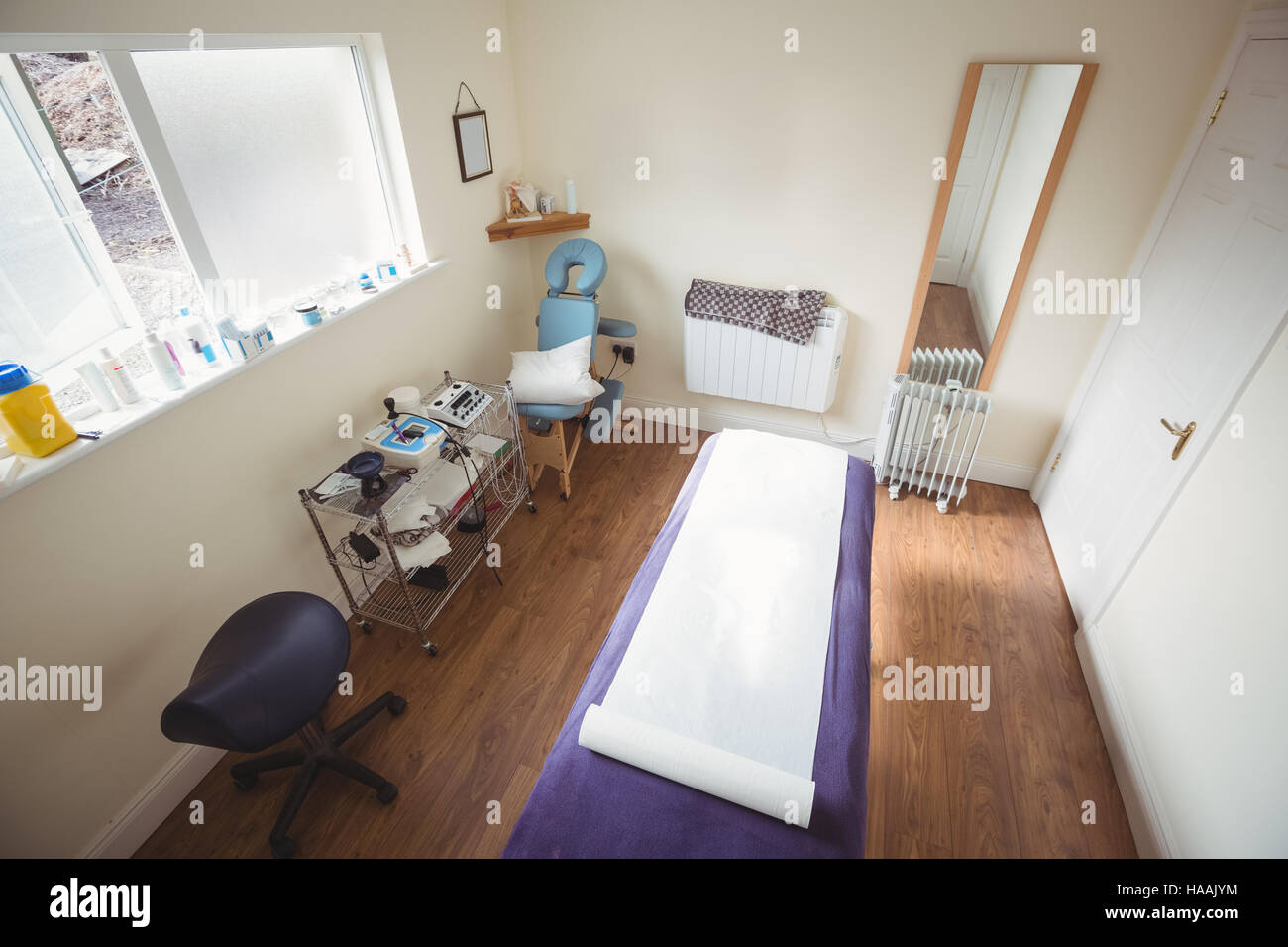Prüfung-Bett im trockenen Nadelung Klinik Stockfoto