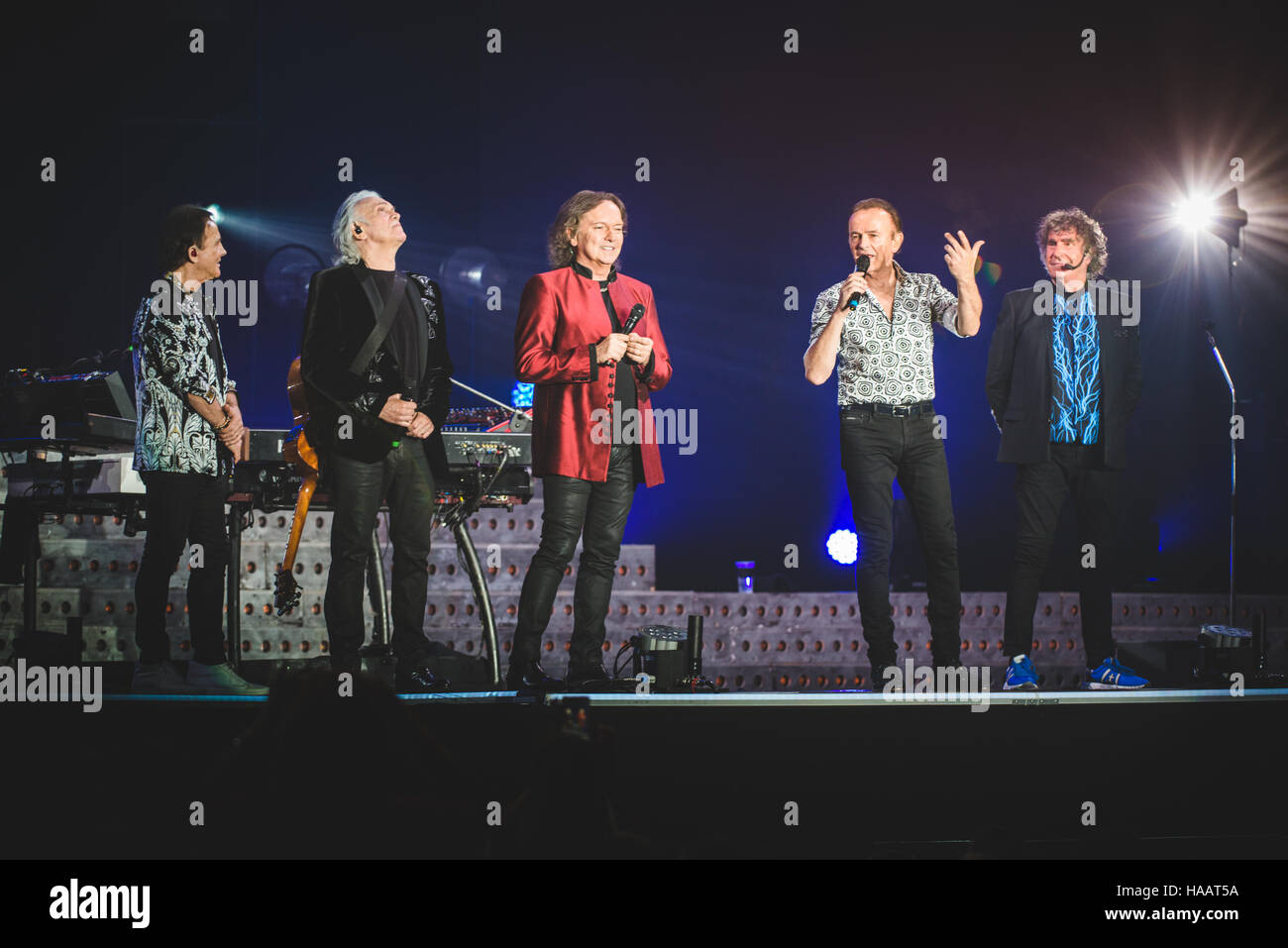 Turin, Italien. 25. November 2016. Puuh die live auf der Bühne der Pala Alpitour in Turin für ihre letzte Tour namens "L'ultima Notte Insieme" (die letzte Nacht zusammen). © Alessandro Bosio/Pacific Press/Alamy Live-Nachrichten Stockfoto