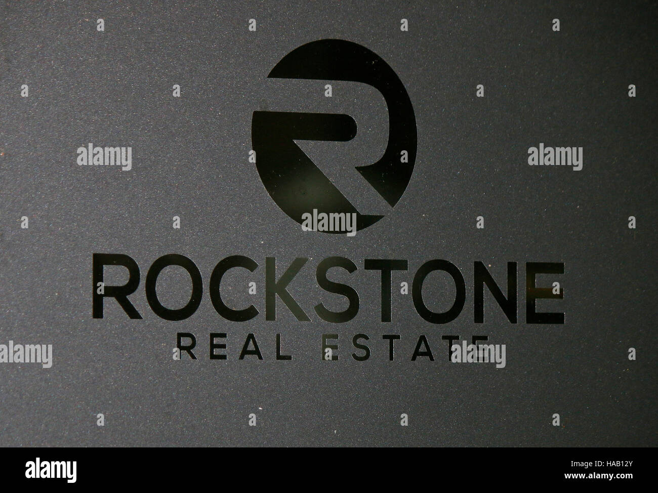 Das Logo der Marke "Rock Stein Real Estate", Berlin. Stockfoto