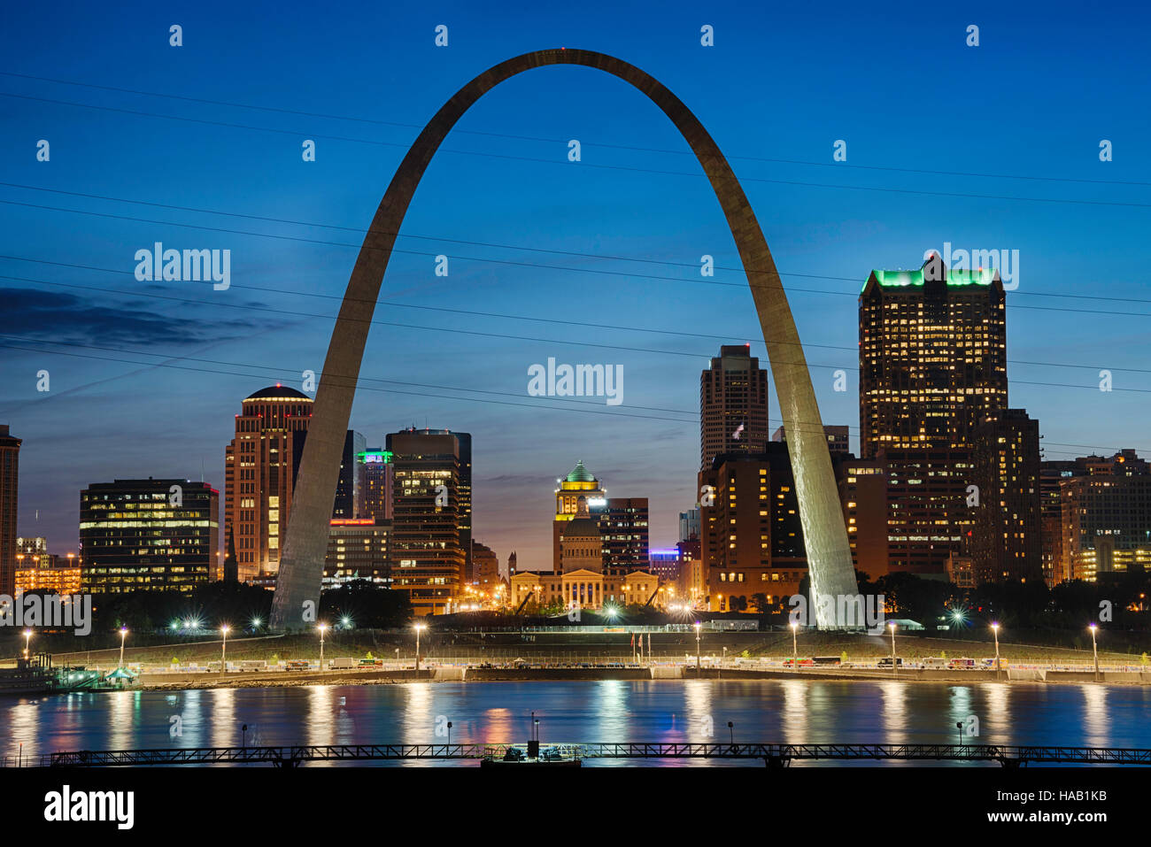 St. Louis Skyline mit den Gateway Arch Stockfoto