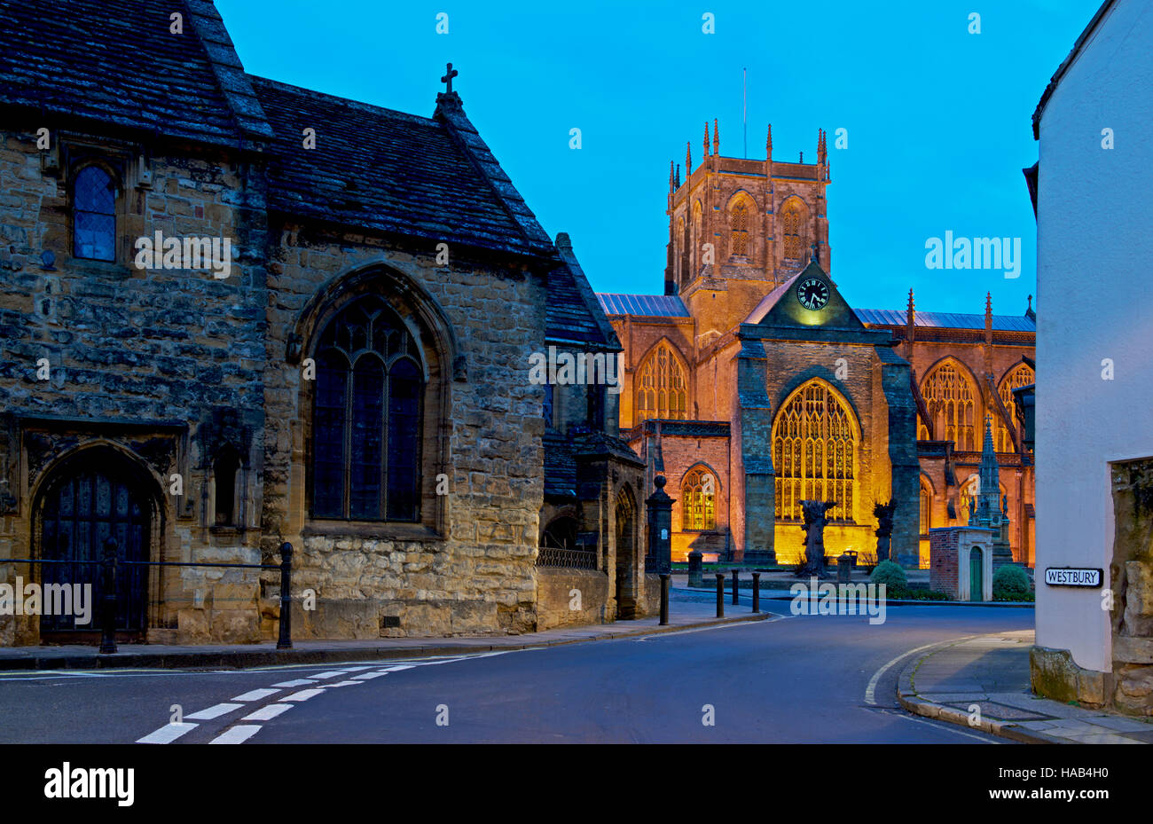 Sherborne Abbey in der Abenddämmerung, Sherborne, Dorset, England UK Stockfoto