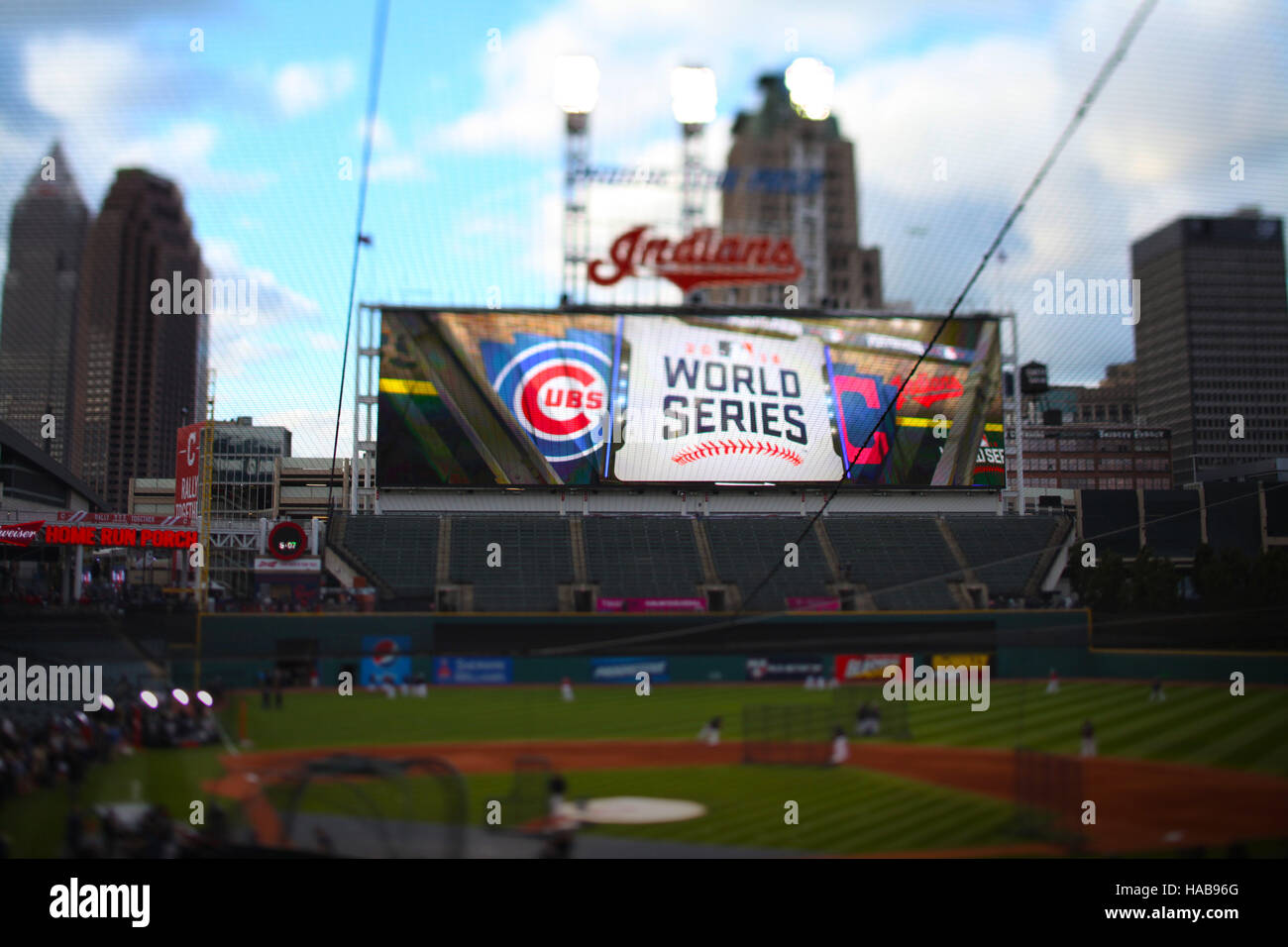 Cleveland, OH, USA. 25. Oktober 2016. CLEVELAND, OH - 25 Oktober: Cleveland, Ohio, 25. Oktober 2016 Spiel 1 der World Series zwischen den Cleveland Indians und die Chicago Cubs im Progressive Field. (Michael F. McElroy © Michael F. Mcelroy/ZUMA Draht/Alamy Live-Nachrichten Stockfoto