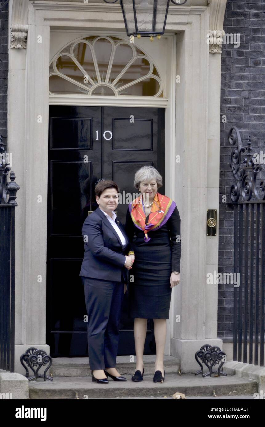 London, UK. 28. November 2016. Das Treffen der zwei Frauen Ministerpräsident Polens - Beata Szydlo und Premierminister des Vereinigten Königreichs - Theresa Mai Nr. 10 Downing Street, London. Bildnachweis: Marcin Libera/Alamy Live-Nachrichten Stockfoto