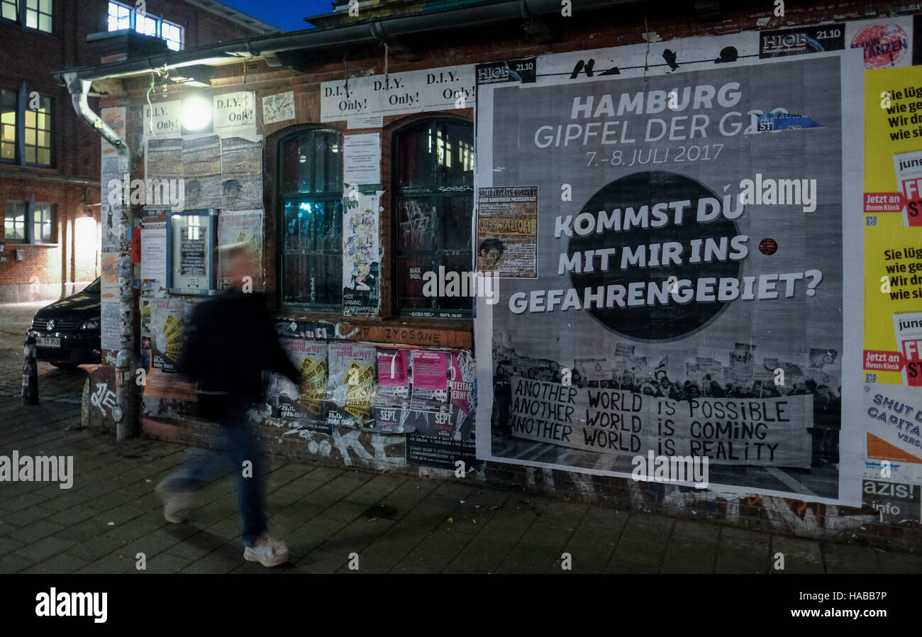 Hamburg, Deutschland. 23. November 2016. A Straßenszene in den Schanzen-Viertel in Hamburg, Germany, 23. November 2016. Der Bezirk ist seit langem das Zentrum für alternative Politik in der Stadt. Die Entscheidung, den bevorstehenden G20-Gipfel und der Organisation für Sicherheit und Zusammenarbeit in Europa (OSZE) Gipfeln im Bereich host hat einheimischen verwirrt hinterlassen. © Dpa/Alamy Live-Nachrichten Stockfoto