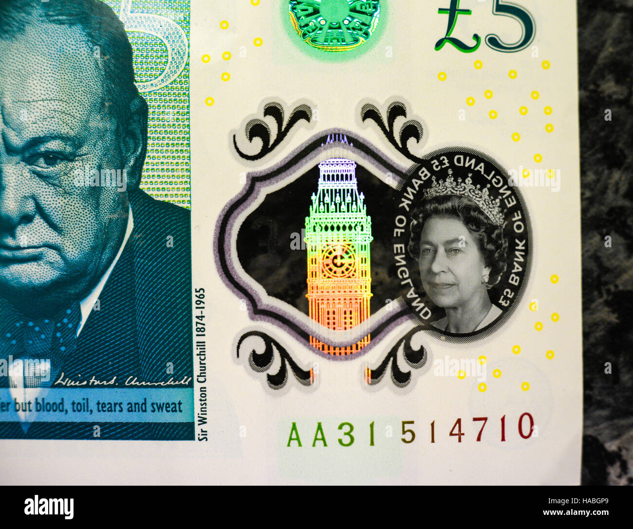 Fünf-Pfund-Note mit Winston Churchill und einem Hologramm von Elizabeth Tower und Big Ben. Kunststoff-/Polymergeld, GBP, UK. Stockfoto