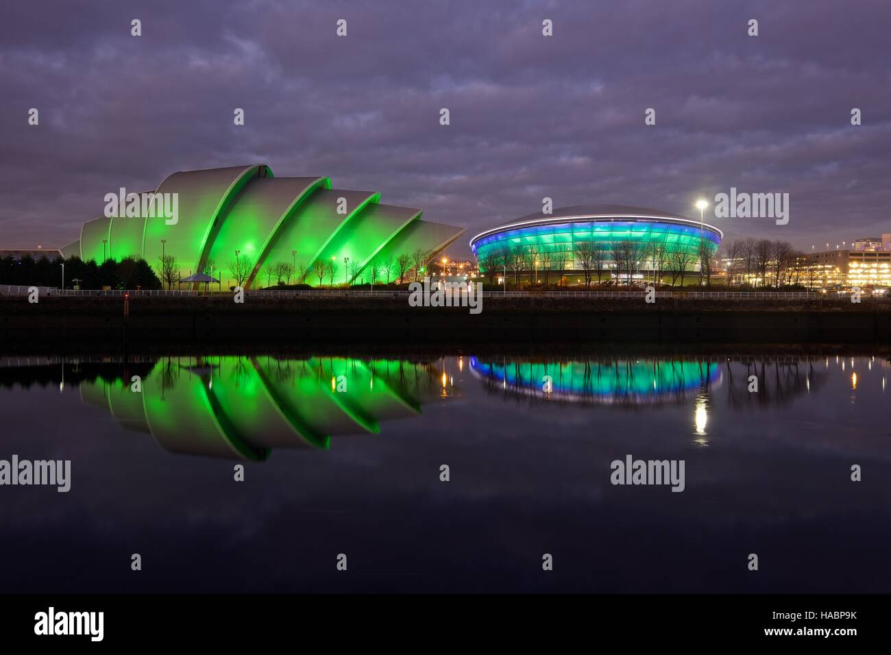 Glasgow in der Nacht Stockfoto