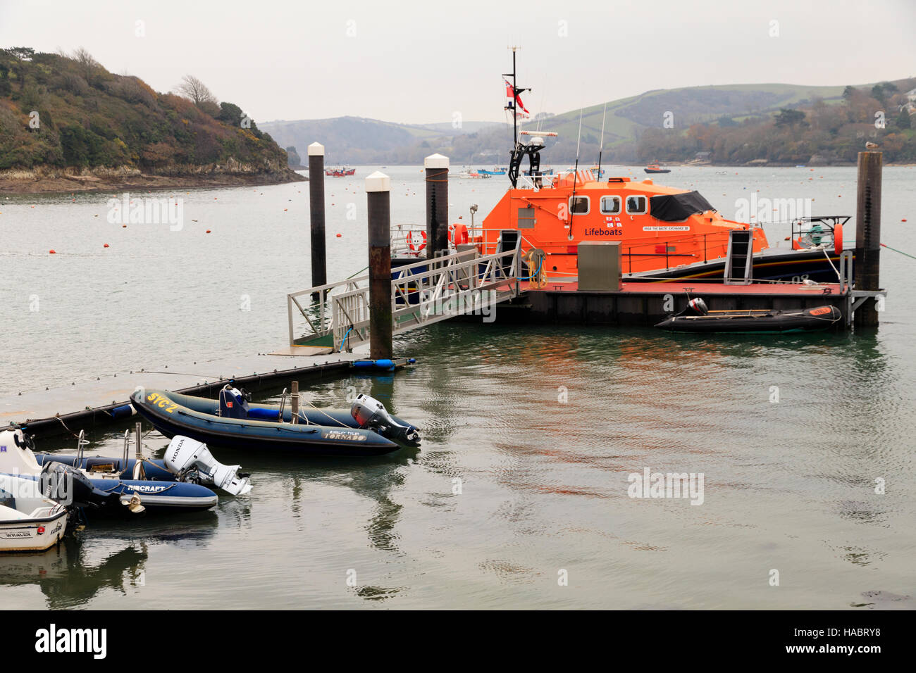 RNLI Lifeboat The Baltic Exchange III vertäut am Salcombe, South Devon, UK Stockfoto