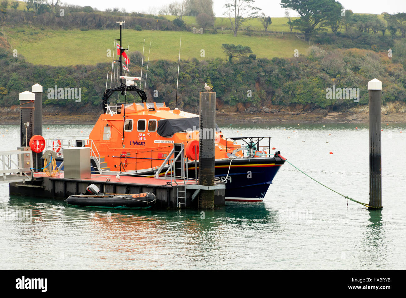RNLI Lifeboat The Baltic Exchange III vertäut am Salcombe, South Devon, UK Stockfoto
