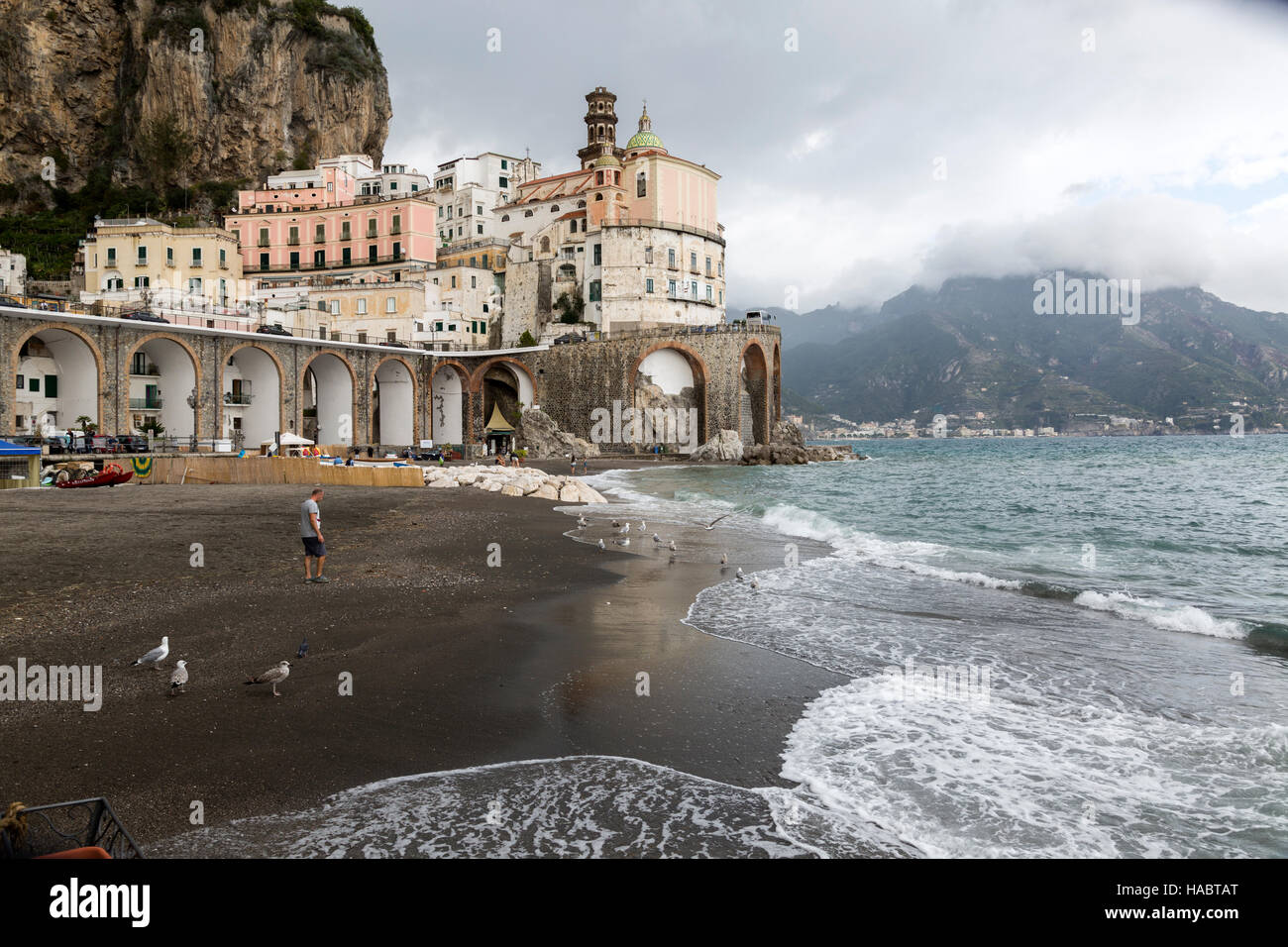 Am Meer Stadt Atrani an der Amalfi Küste. Stockfoto