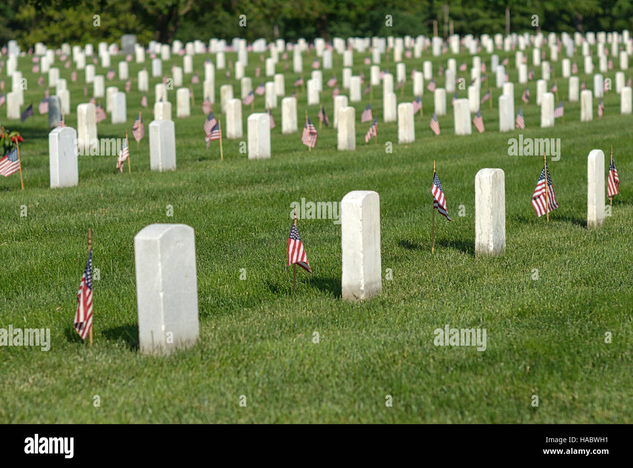 Fort Myer, Virginia, USA - Mai 1, 2015: amerikanische Fahnen ehre Veteranen auf dem Arlington National Cemetery in Fort Myer in der Nähe von Washington, D.C. begraben Stockfoto