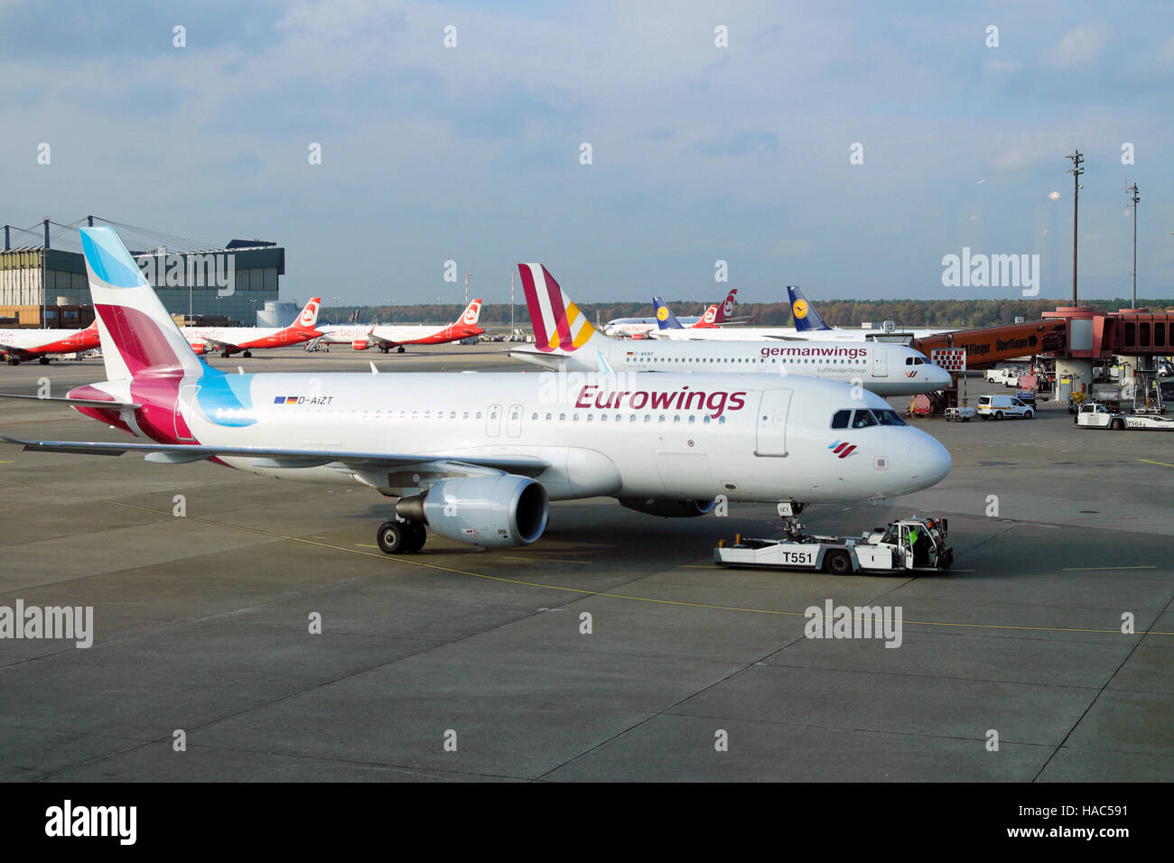 Eurowings germanwings beschildert Flugzeuge und Flugzeuge auf dem Asphalt am Flughafen Tegel in Berlin Deutschland, Europa EU KATHY DEWITT Stockfoto