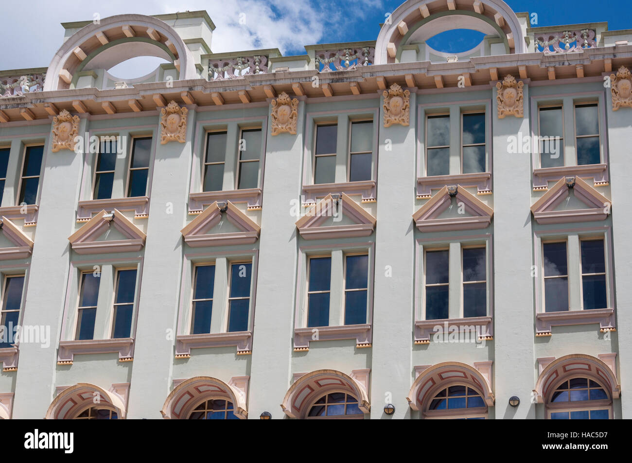 Art-Deco-Gebäude-Fassade, Fortitude Valley, Brunswick Street Mall, Brisbane, Queensland, Australien Stockfoto