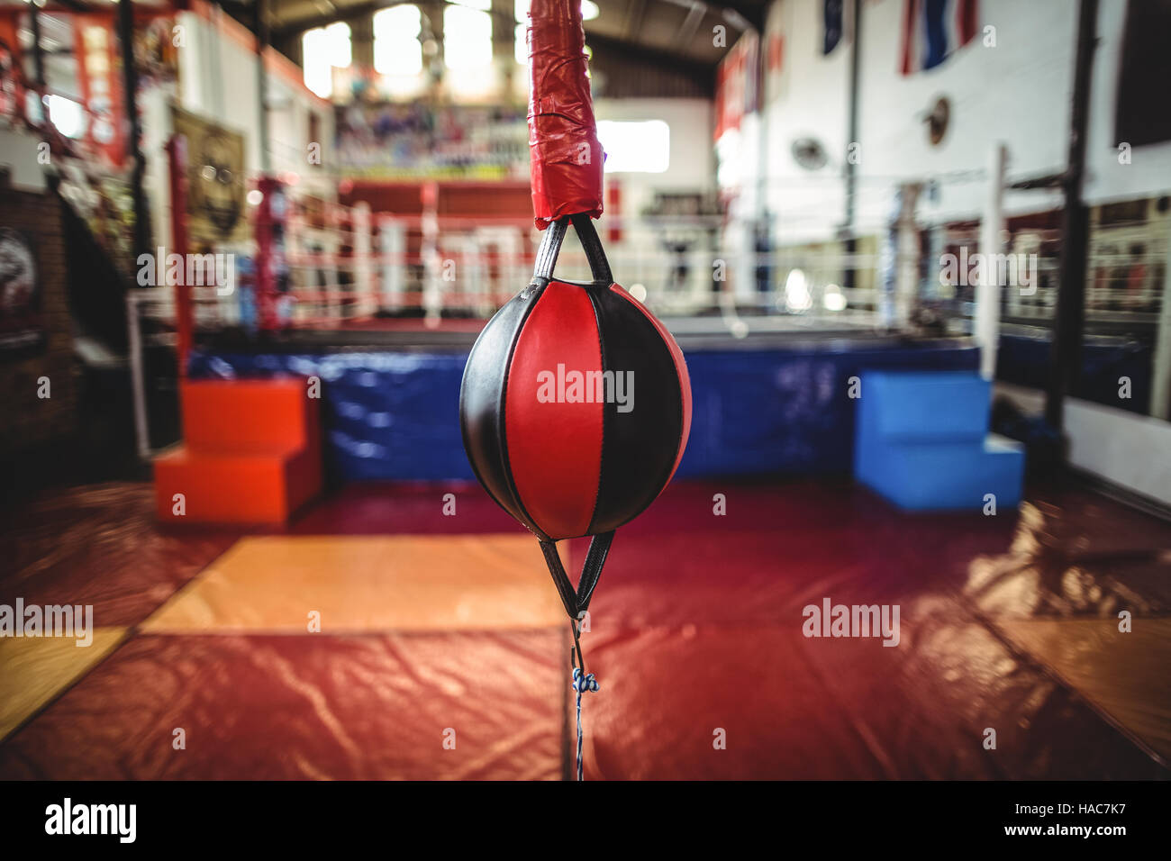Geschwindigkeit Boxball im Fitness-studio Stockfoto