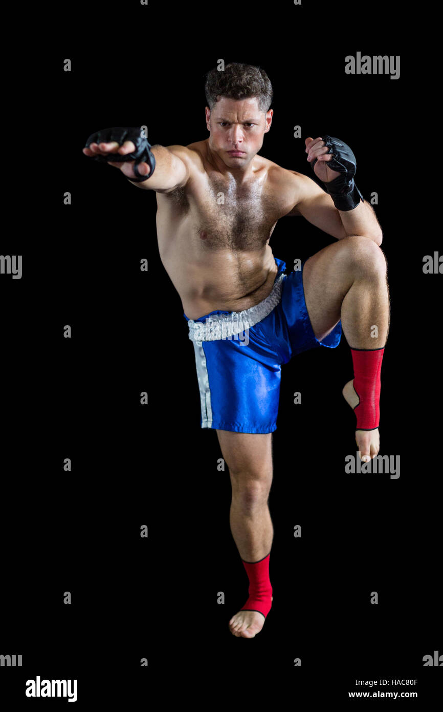 Boxer darstellende Boxen-Haltung Stockfoto