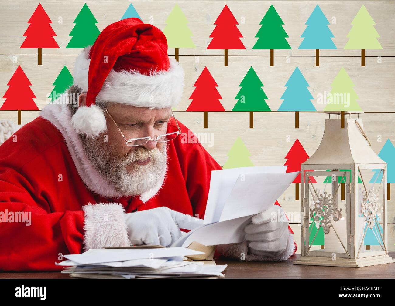 Santa Claus Weihnachts-Wunsch-Brief lesen Stockfoto