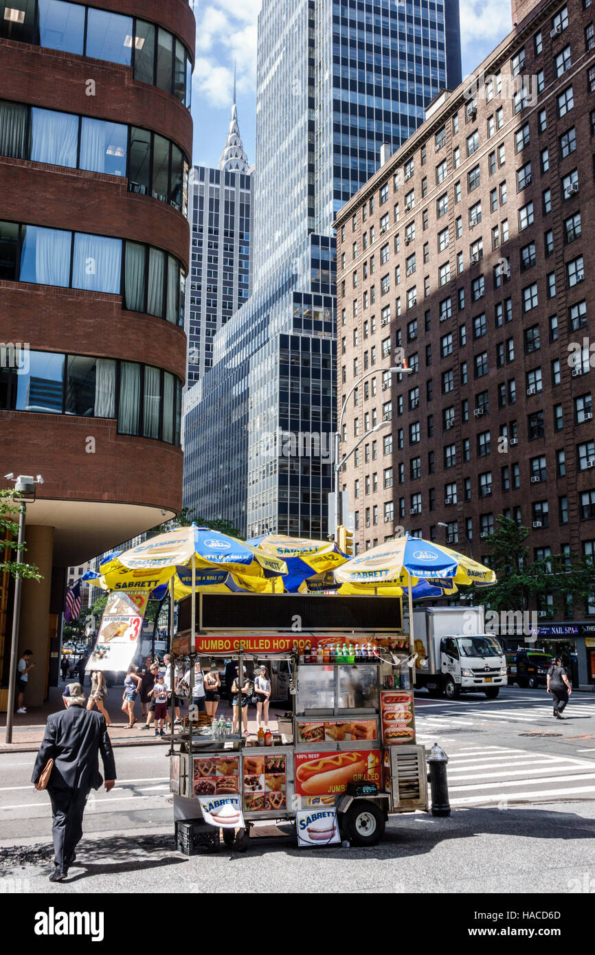 New York City, NY NYC Manhattan, Midtown, Third Avenue, Street Food, Verkäufer Verkäufer verkaufen Verkauf, Stände Stand Markt Markt, Hot Dog Cart, Stockfoto