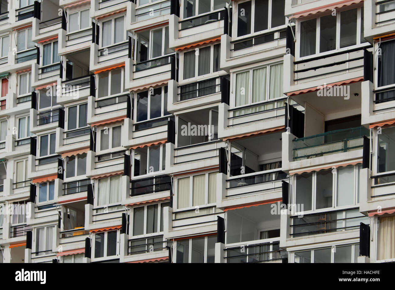 Apartment-Gebäude-Fassade - Wohn Gebäude außen, Stockfoto