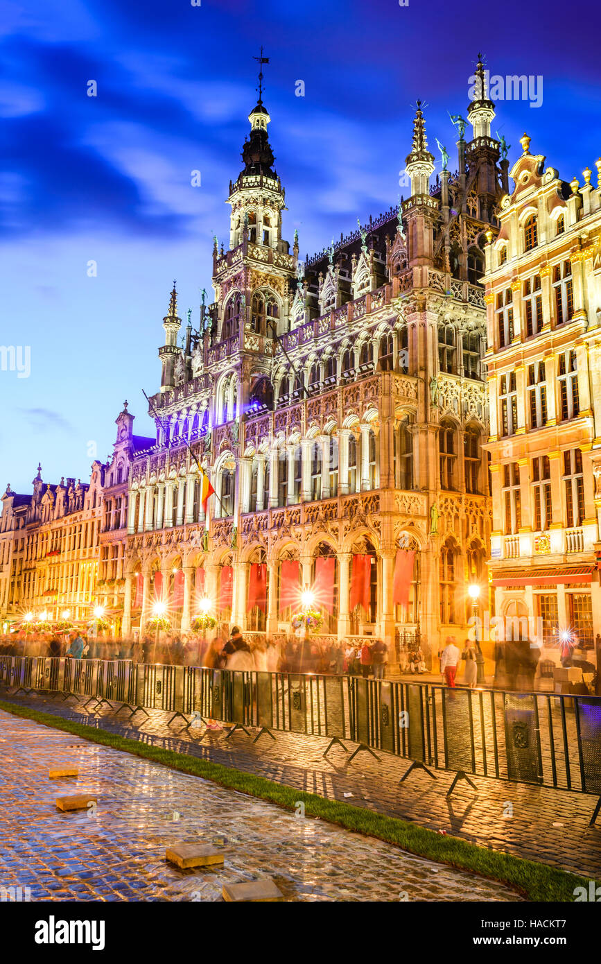 Brüssel, Belgien. Weitwinkel-Nacht-Szene der Grand Place und Maison du Roi, Europa historischen Platz Must-See Blick Bruxelles Stockfoto