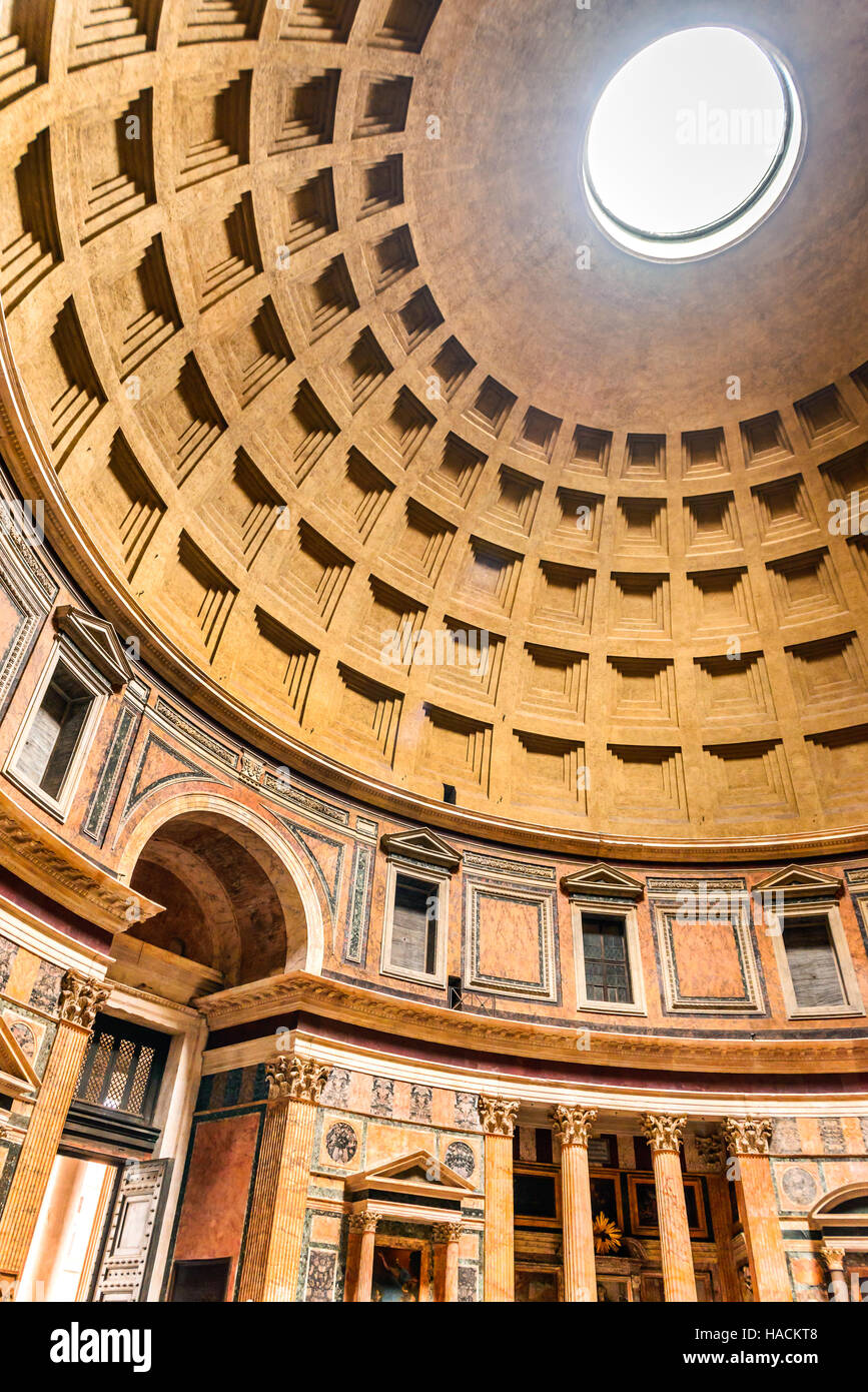 Rom, Italien. Pantheon, antikes römischen Reiches Gebäude von Marcus Agrippa in Augustus Zeiten gebaut. Stockfoto