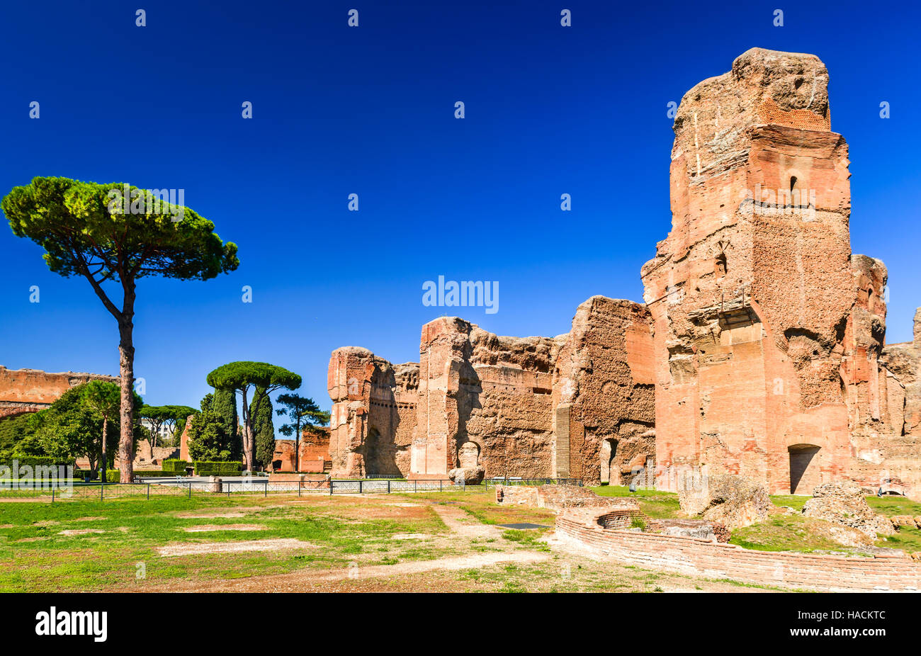 Rom, Italien. Caracalla-Thermen, antike Ruinen von römischen öffentlichen Thermen von Kaiser Caracalla, zwischen 212 und 216AD gebaut. Stockfoto