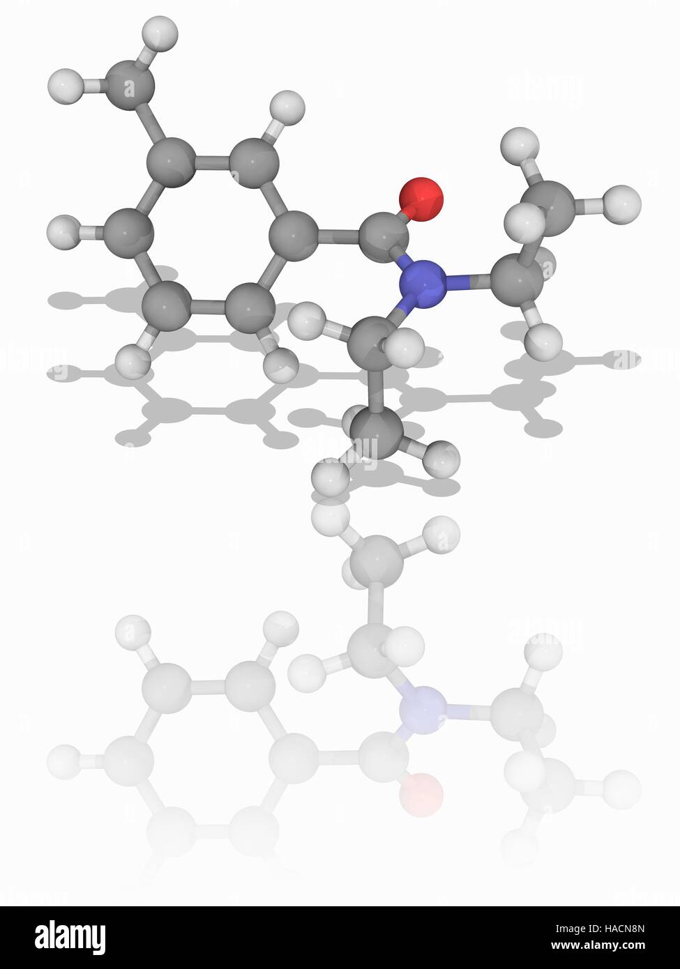 Diethyltoluamid (DEET). Molekulares Modell des Insektenschutz Diethyltoluamid (C12. H17. Navi), allgemein bekannt als DEET. Atome als Kugeln dargestellt werden und sind farblich gekennzeichnet: Kohlenstoff (grau), Wasserstoff (weiß), Stickstoff (blau) und Sauerstoff (rot). Abbildung. Stockfoto