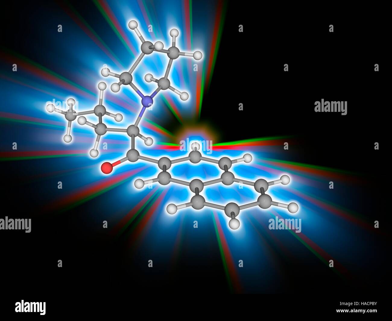 Naphyrone. Molekulares Modell des Medikaments Naphyrone (C19. H23. Navi), eingestuft als ein Cathinon, eine Pyrrolidinophenone und eine Naphthalin. Es fungiert als eine dreifache Reuptake Hemmer stimulierende Effekte zu produzieren. Atome als Kugeln dargestellt werden und sind farblich gekennzeichnet: Kohlenstoff (grau), Wasserstoff (weiß), Stickstoff (blau) und Sauerstoff (rot). Abbildung. Stockfoto