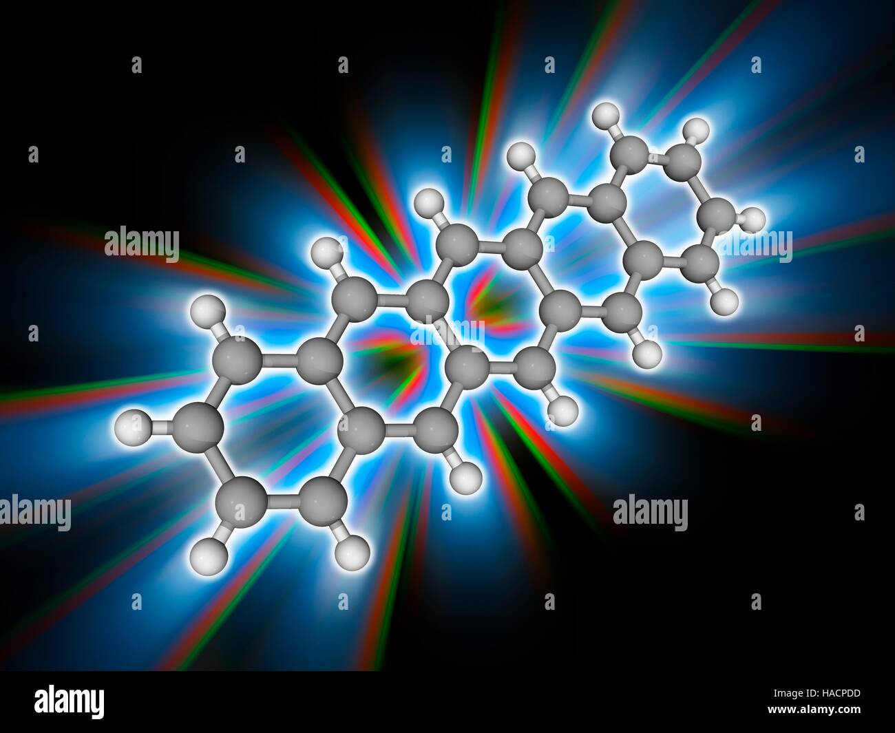 Pentacene. Molekülmodell von polyzyklischen aromatischen Kohlenwasserstoffen Pentacene (C22. H14), eine Chemikalie, die als eine organische Halbleiter wirkt. Atome als Kugeln dargestellt werden und sind farblich gekennzeichnet: Kohlenstoff (grau) und Wasserstoff (weiß). Abbildung. Stockfoto