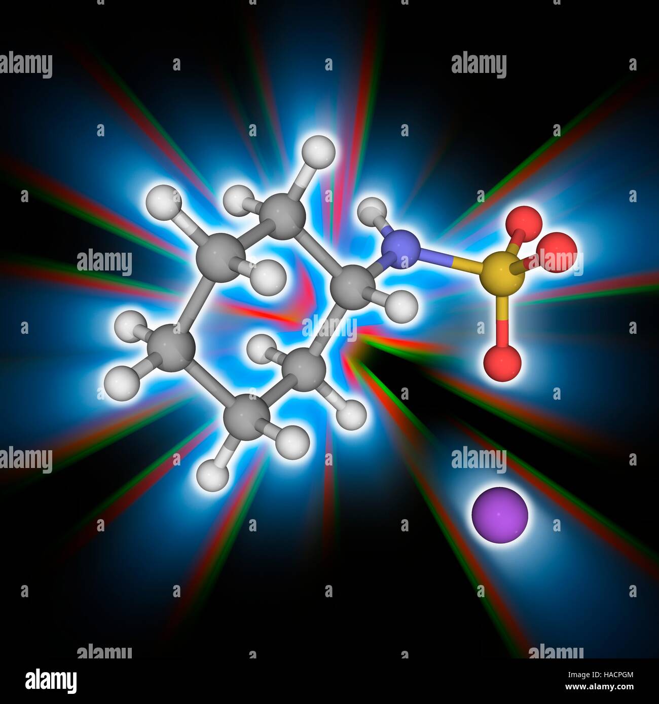 Natriumcyclamat. Molekulares Modell des künstlichen Süßstoff Natriumcyclamat (C6. H12. N.Na.O3.S). Es ist bis zu 50-mal süßer als normaler Zucker (Saccharose). Atome als Kugeln dargestellt werden und sind farblich gekennzeichnet: Kohlenstoff (grau), Wasserstoff (weiß), Stickstoff (blau), Sauerstoff (rot), Schwefel (gelb) und Natrium (violett). Abbildung. Stockfoto
