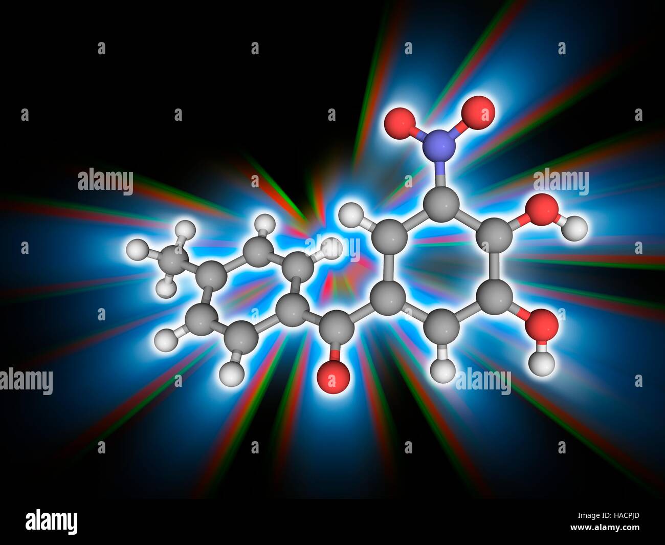 Tolcapon. Molekulares Modell des Medikaments Tolcapon (C14. H11. N.O5), verwendet in der Behandlung der Parkinson-Krankheit. Atome als Kugeln dargestellt werden und sind farblich gekennzeichnet: Kohlenstoff (grau), Wasserstoff (weiß), Stickstoff (blau) und Sauerstoff (rot). Abbildung. Stockfoto
