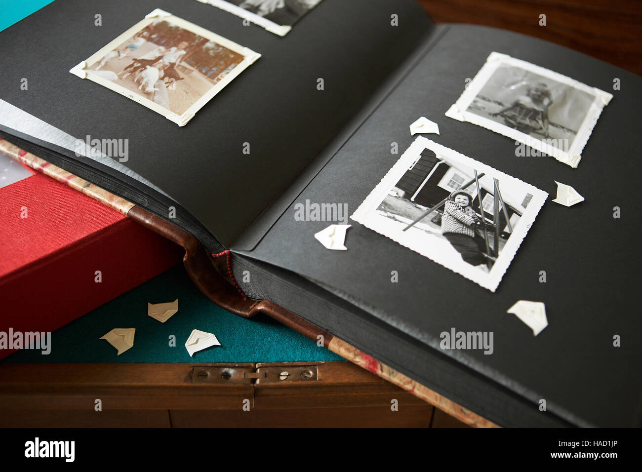 Fotoalbum, Schrottbuch mit Vintage-Fotografien Stockfoto