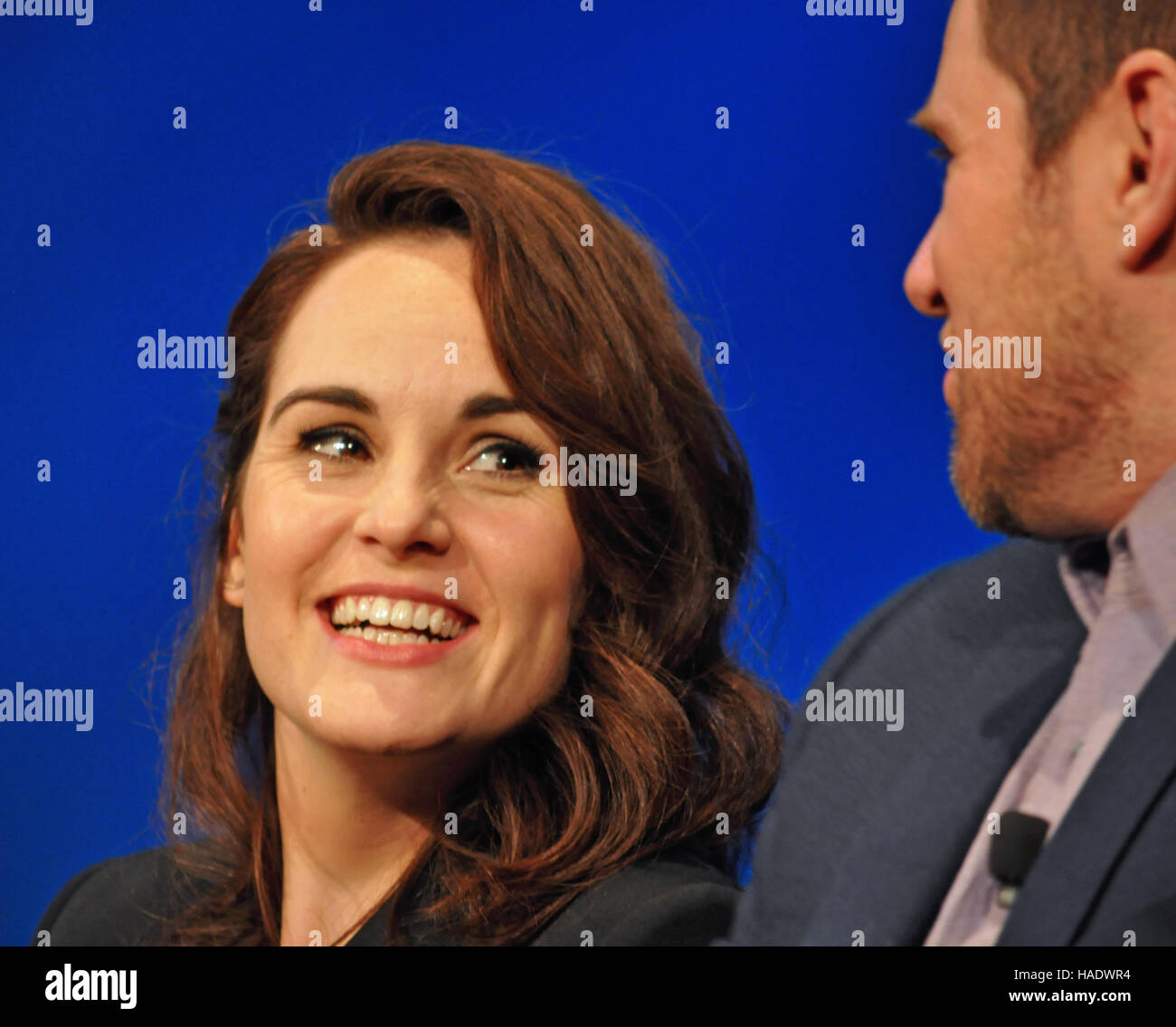 NEW YORK, NY. 8. Dezember 2015.  Michelle Dockery und Allen Leech im Rahmen des Panels "Downtown Abbey" PBS. © Veronica Bruno/Alamy Stockfoto