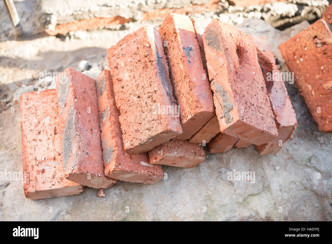 Ziegel in der Nähe ein Haus zu bauen Stockfoto