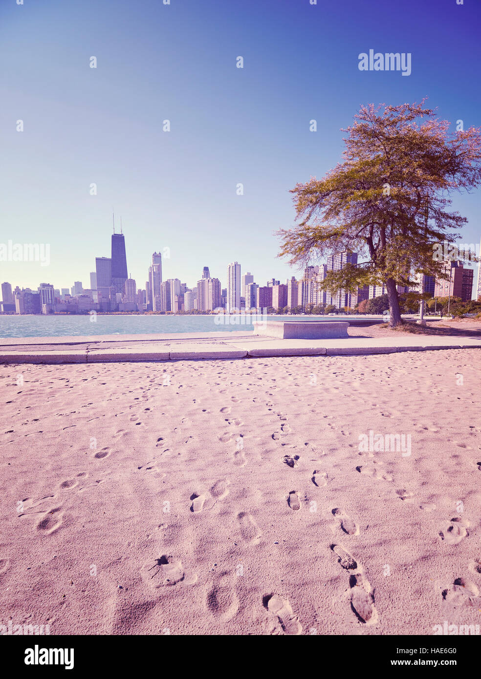 Retro-getönten Foto von Chicago City vom Lake Michigan Beach, USA. Stockfoto