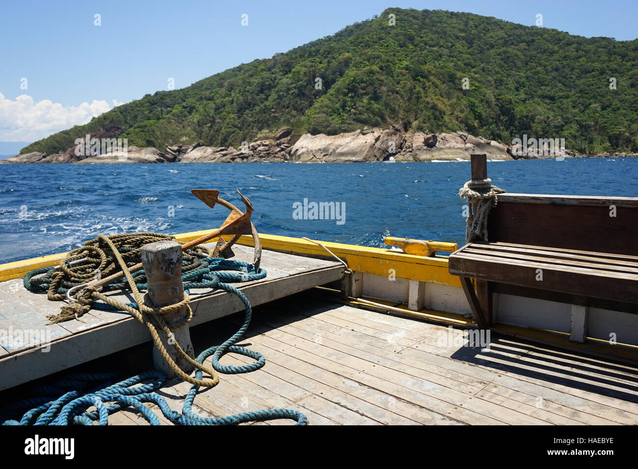 Bootsfahrt zum Aventureiro Strand, Ilha Grande, Brasilien Stockfoto