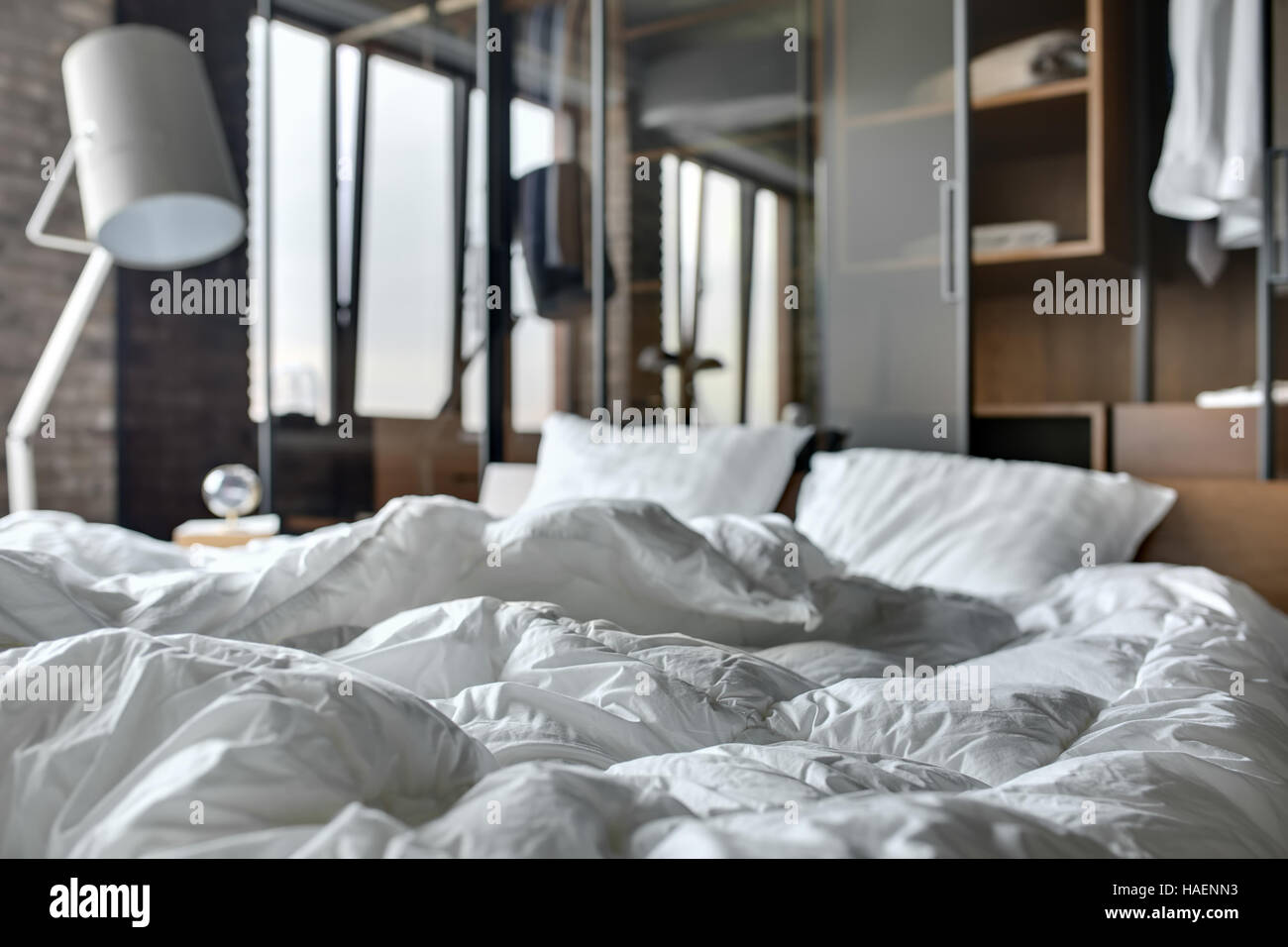Loft-Stil-Schlafzimmer Stockfoto