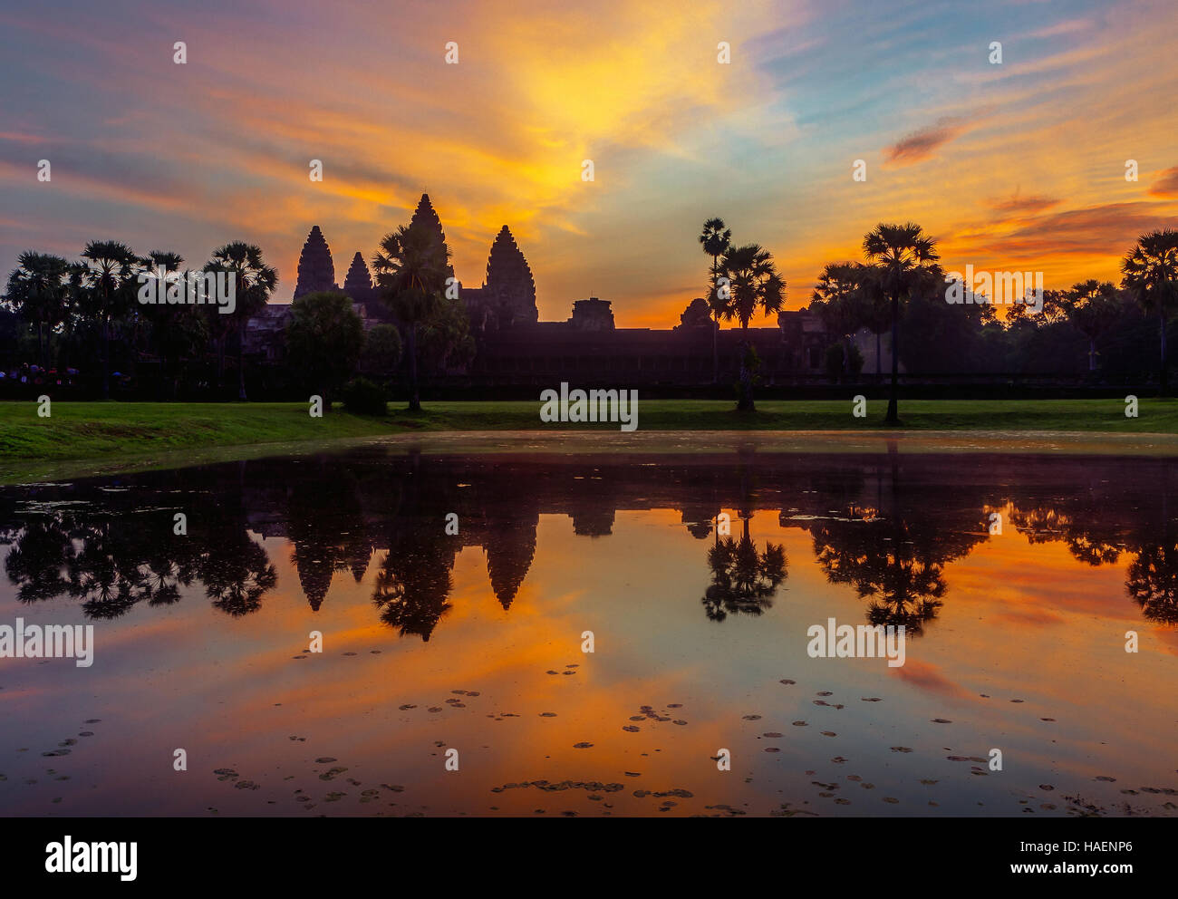Sonnenaufgang über Angkor Wat, Siem Reap, Kambodscha. Stockfoto