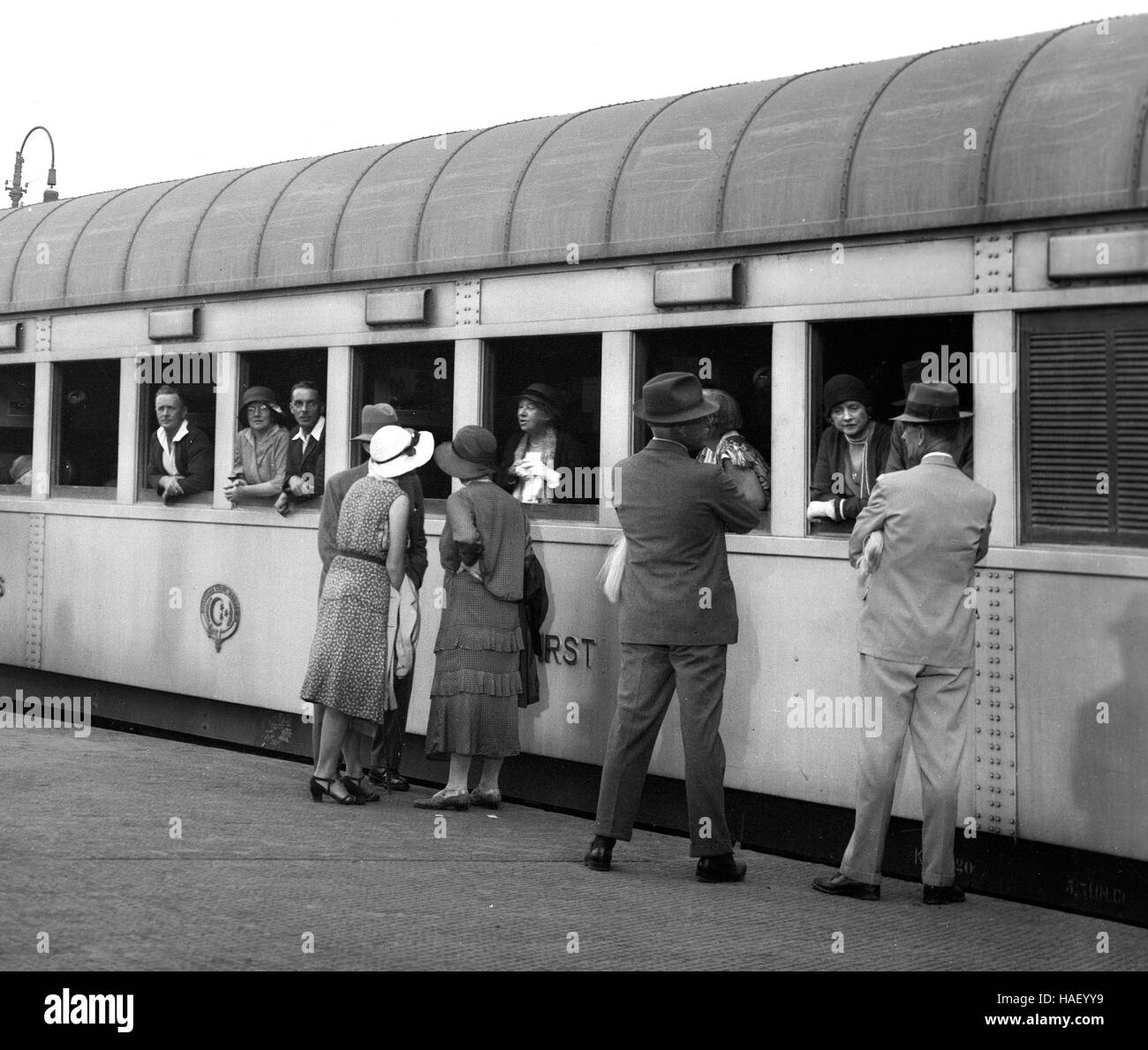 Passagiere der ersten Klasse einsteigen Zug 1. Klasse Wagen In Kairo Railway Bahnhof Ägypten 1934 Stockfoto