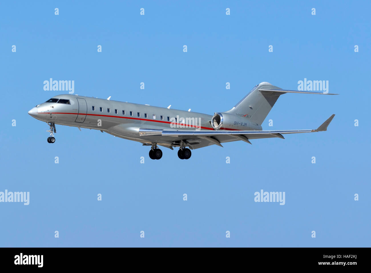 Vistajet Bombardier BD-700-1A10 Global 6000 [9H-VJM] Landebahn 31. Stockfoto
