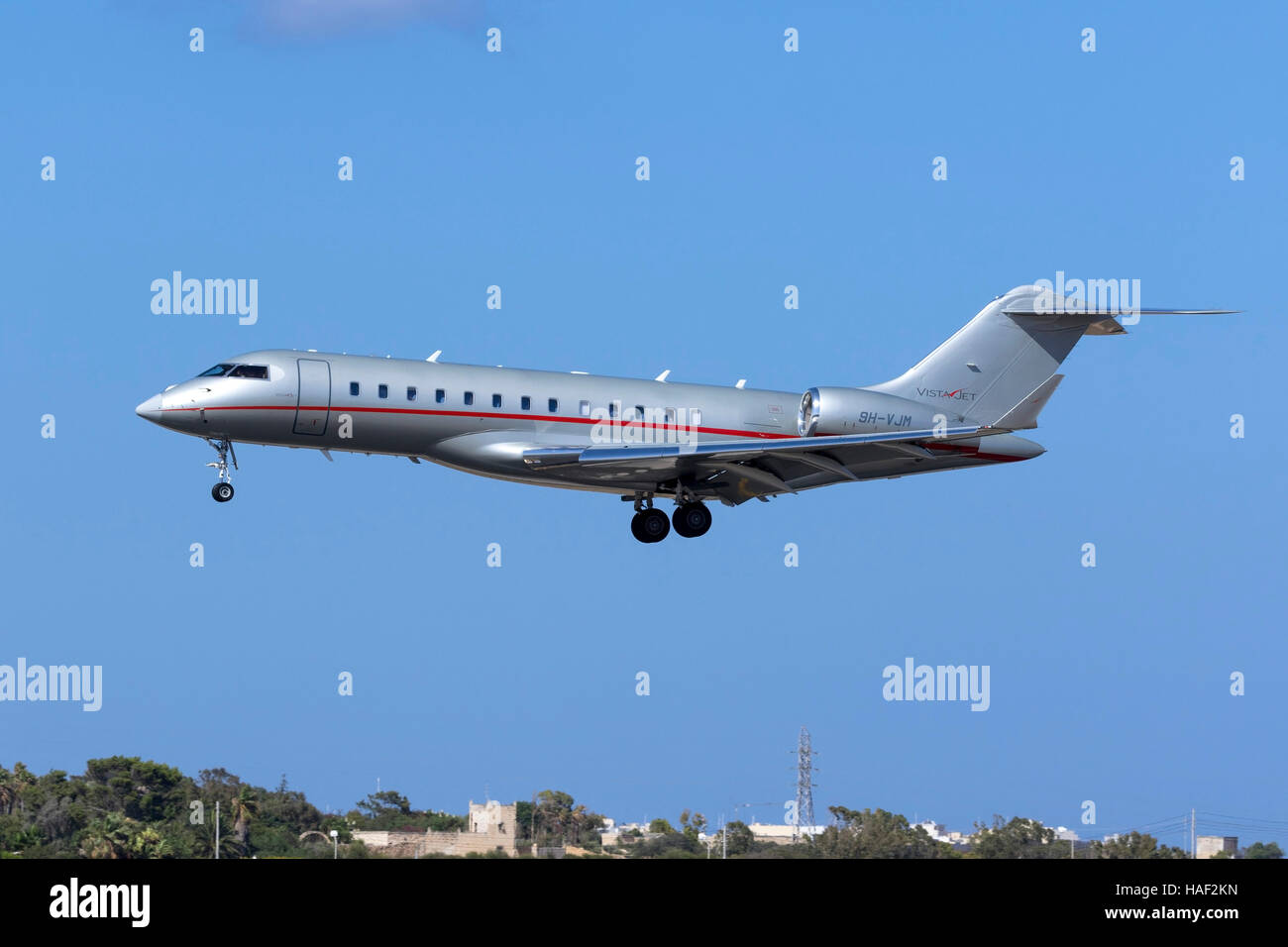 Vistajet Bombardier BD-700-1A10 Global 6000 [9H-VJM] Landebahn 31. Stockfoto
