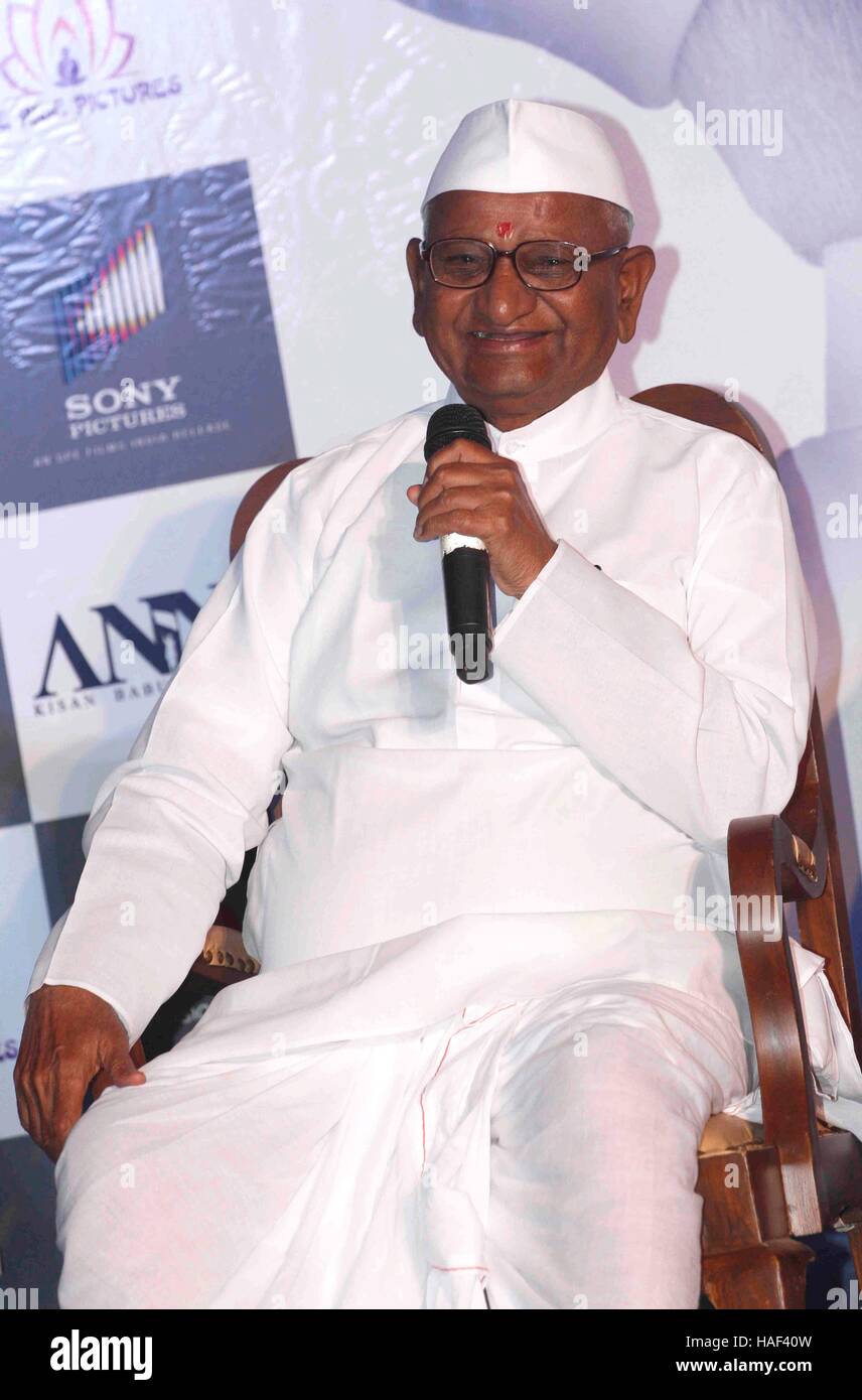Sozial-Aktivist Anna Hazare während des Starts der Trailer des Films Anna: Kisan Handwerk Hazare in Mumbai, Indien am 24. September 2016. Stockfoto