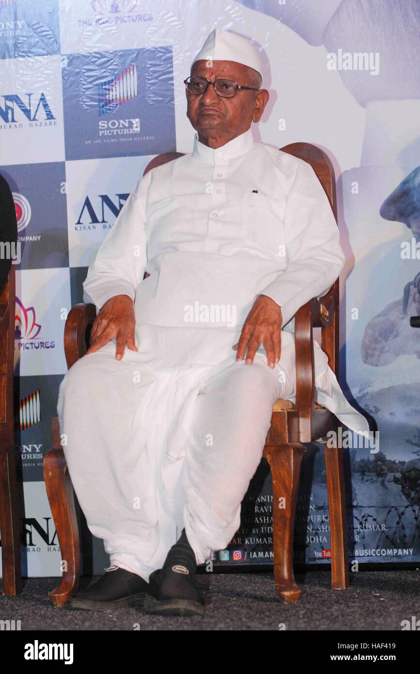 Sozial-Aktivist Anna Hazare während des Starts der Trailer des Films Anna: Kisan Handwerk Hazare in Mumbai, Indien am 24. September 2016. Stockfoto