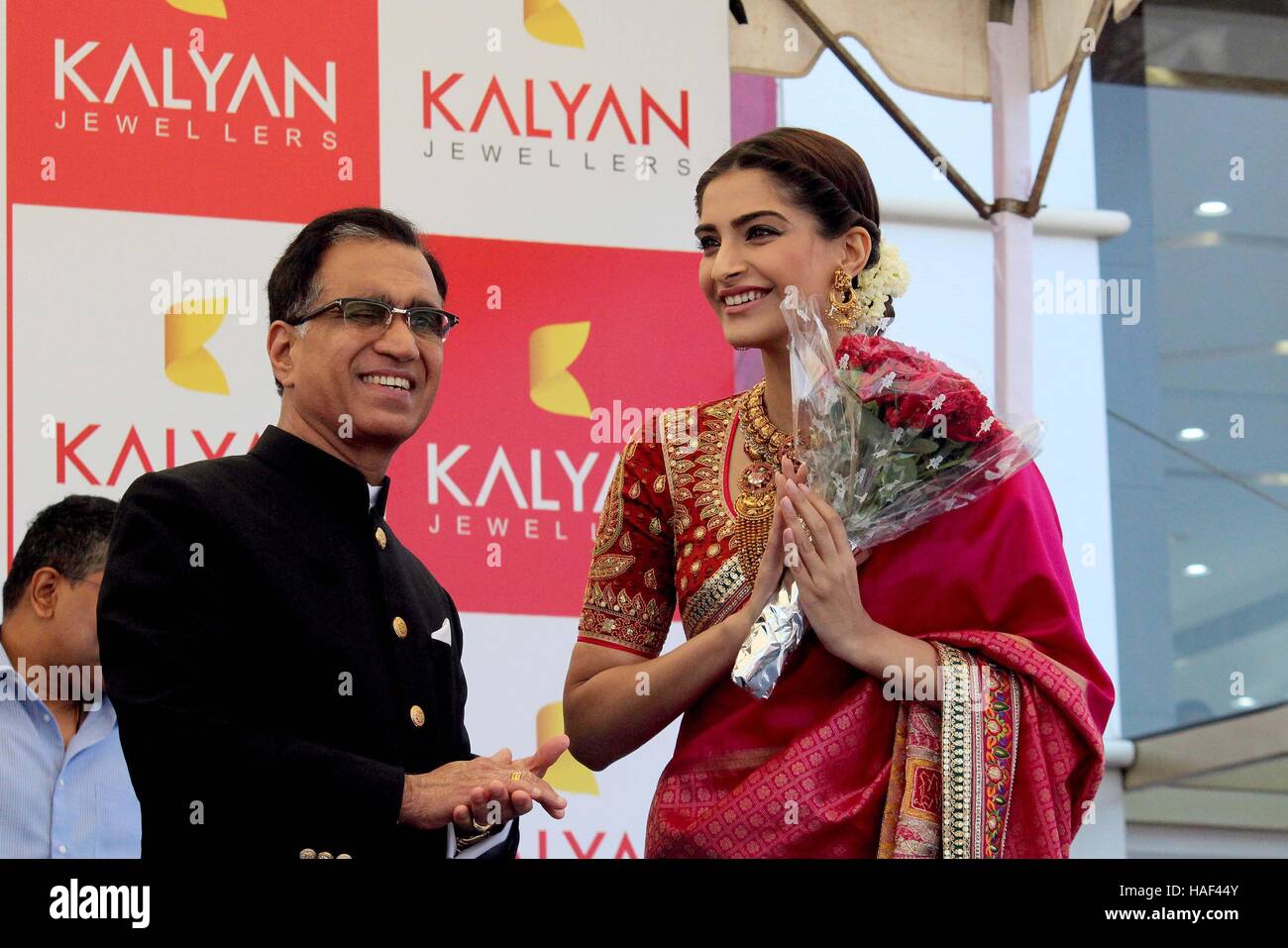 Bollywood-Schauspieler Sonam Kapoor bei der Einweihung des Kalyan Juweliere Showroom in Velachery in Chennai Stockfoto