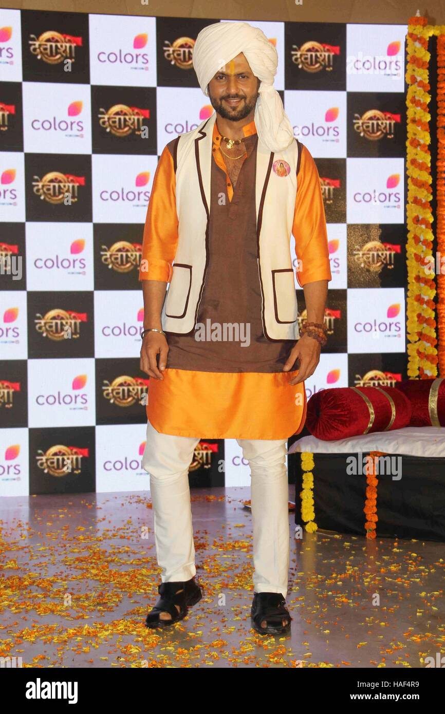 Fernsehschauspieler Aamir Dalvi während dem Start des neuen Farben TV show Devanshi in Mumbai, Indien am 27. September 2016. Stockfoto