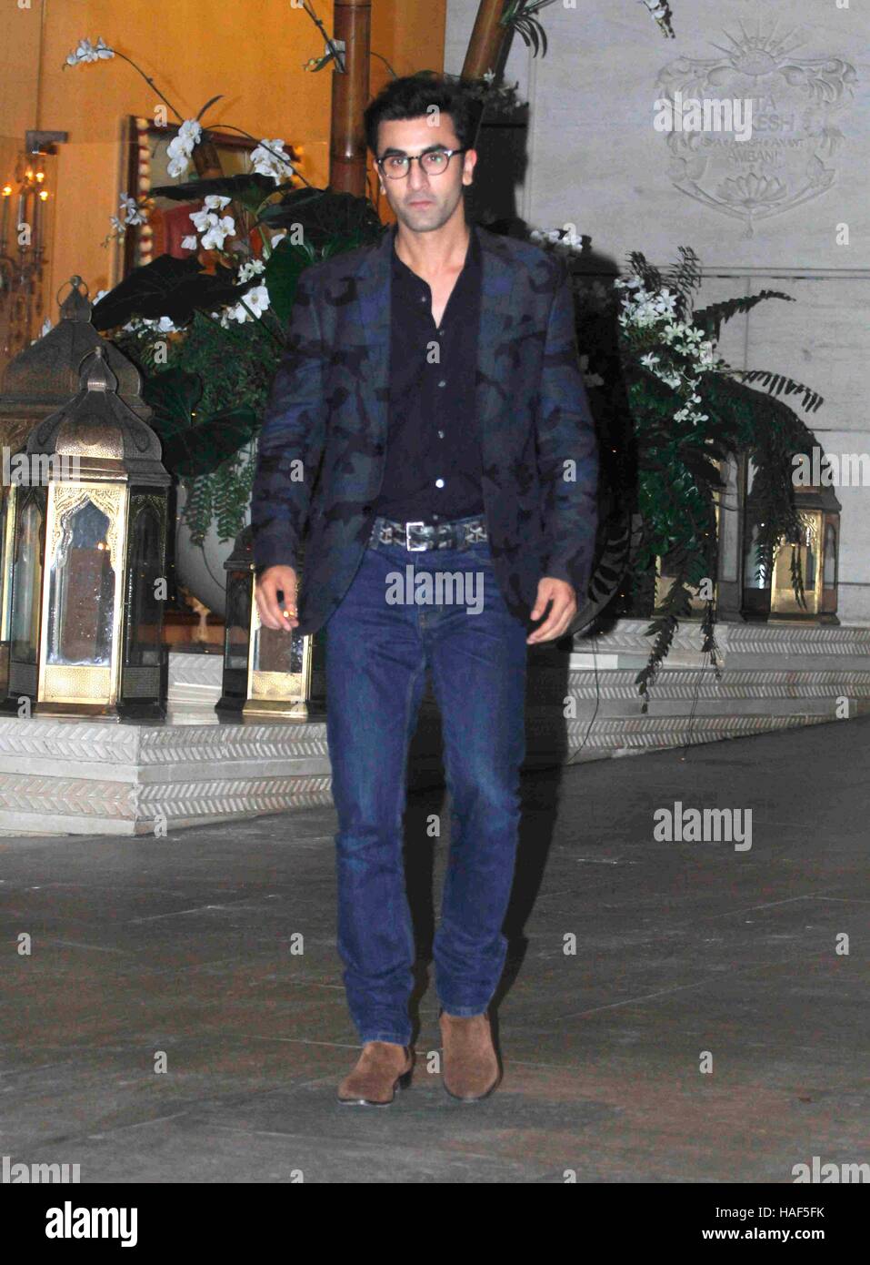 Bollywood Schauspieler Ranbir Kapoor Mukesh Ambani ankommt industriellen's Residence Antilia treffen Club Besitzer ISL Mumbai, Indien Stockfoto