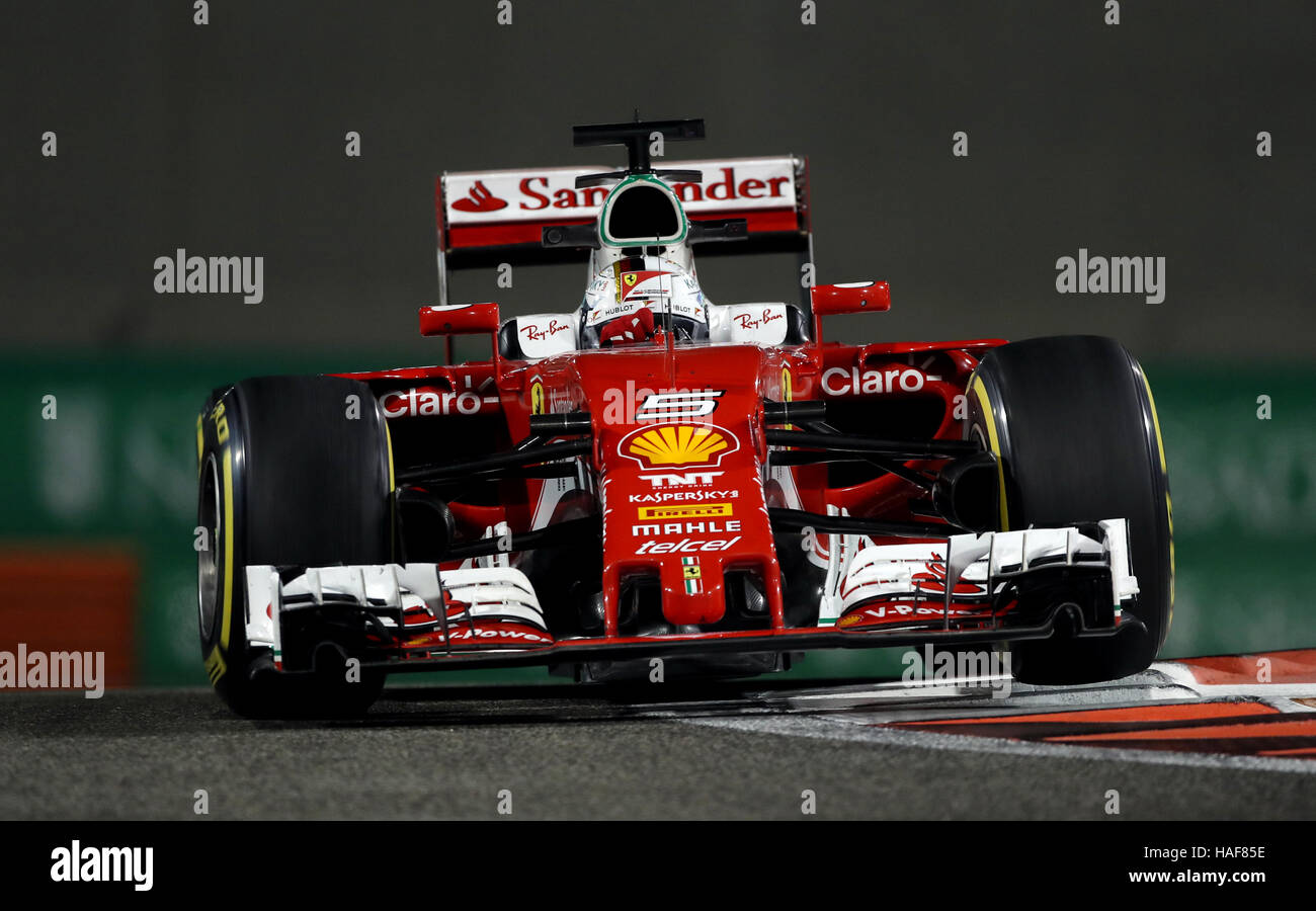 Ferrari's Sebastian Vettel beim Training auf dem Yas Marina Circuit, Abu Dhabi. DRÜCKEN SIE VERBANDSFOTO. Bilddatum: Freitag, 25. November 2016. Siehe PA Story AUTO Abu Dhabi. Bildnachweis sollte lauten: David Davies/PA Wire. Stockfoto