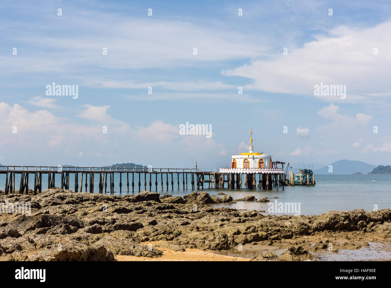 Buddhistentempel Pier, Ko Phayam Island, Thailand Stockfoto