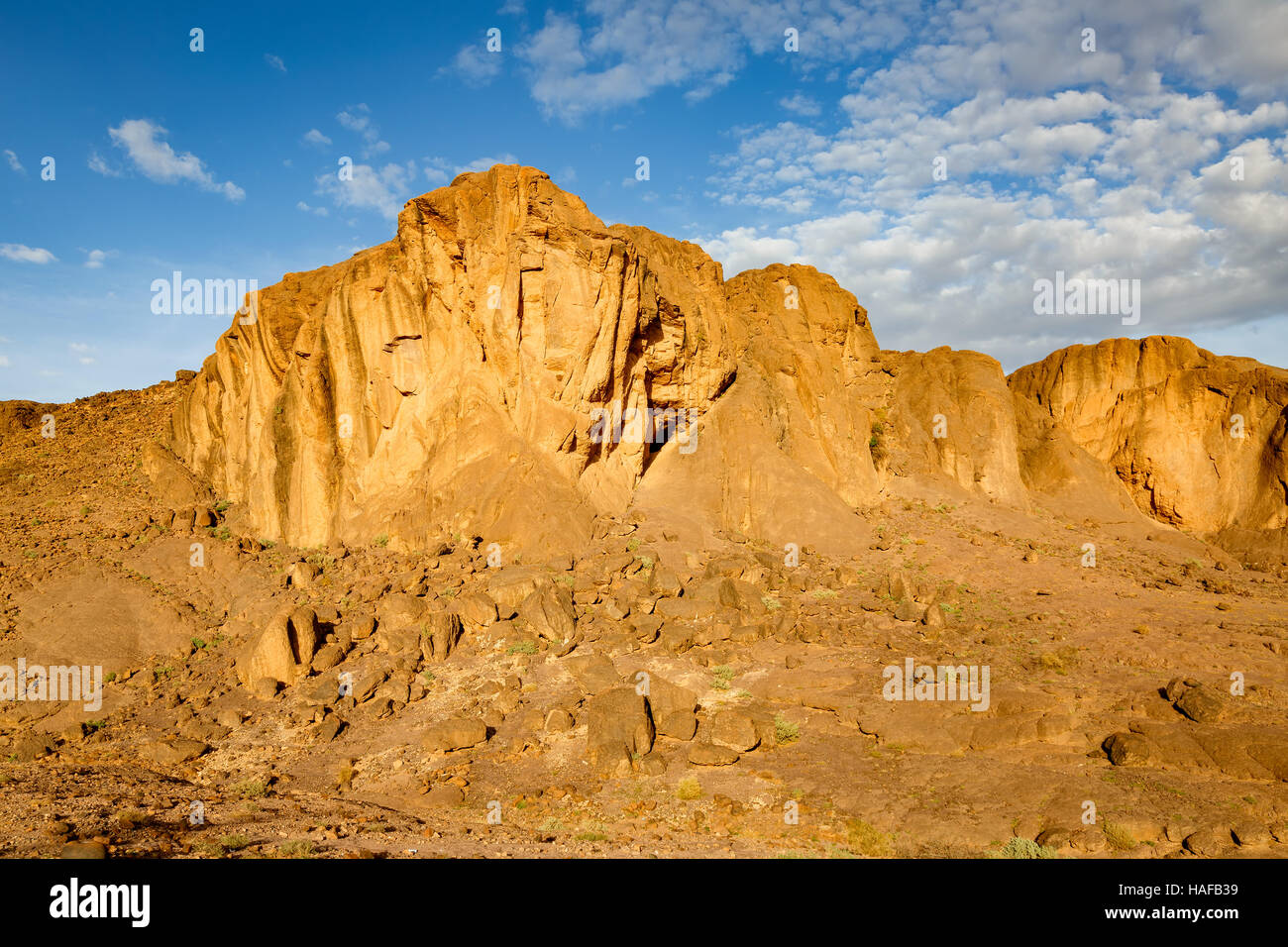 Geologisch sehr interessantes Land über Fint Oase nahe der Stadt Ouarzazate in Marokko Stockfoto