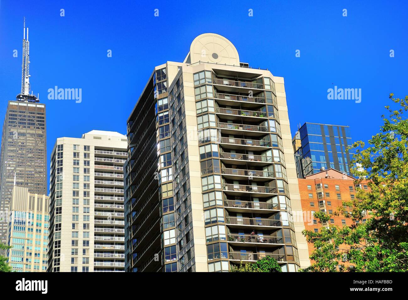 Chicago, Illinois, USA. Hohe Kondominium Gebäuden mit Blick helfen, die in der Nähe von Norden der Stadt definieren. Stockfoto