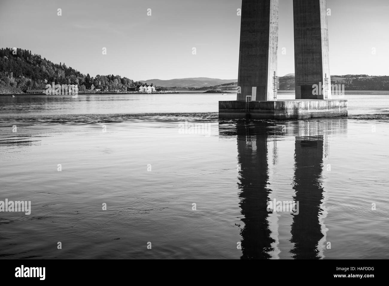Skarnsund Brücke tragen, moderne Automobilindustrie konkrete Schrägseilbrücke in Norwegen Stockfoto